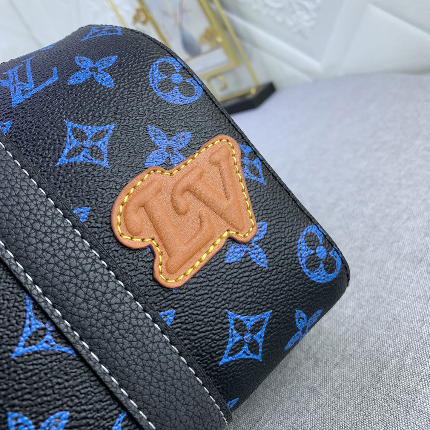 LV Designer Bagss Luxury Bag Classic handbag Zipper main compartment with fabric lining and adjustable shoulder straps Fashion Bag High Quality Leather Bag