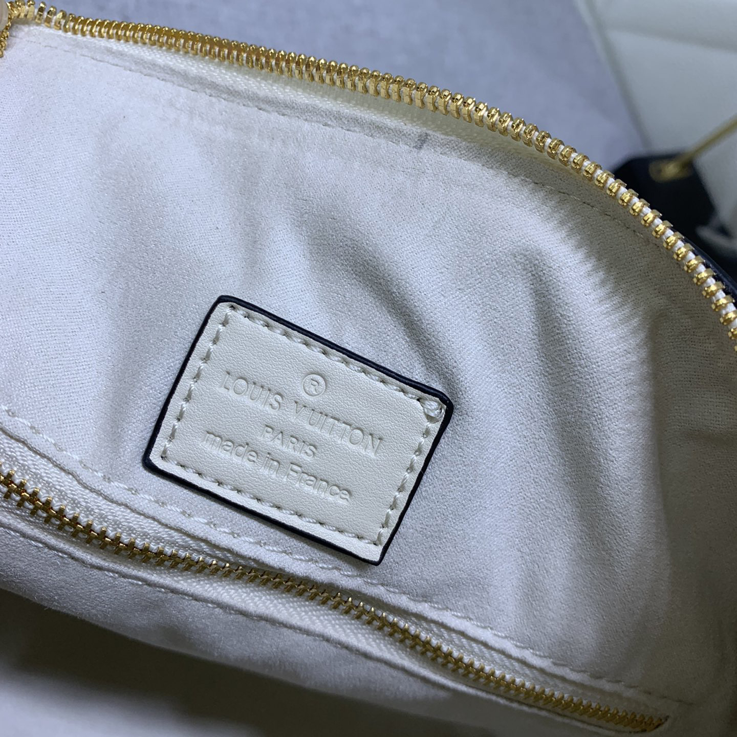 LV Designer Bag Luxury Leather Crossbody Shoulder Underarm Bag Ladies Women's Fashion Printed Chain Zipper Closure Purse