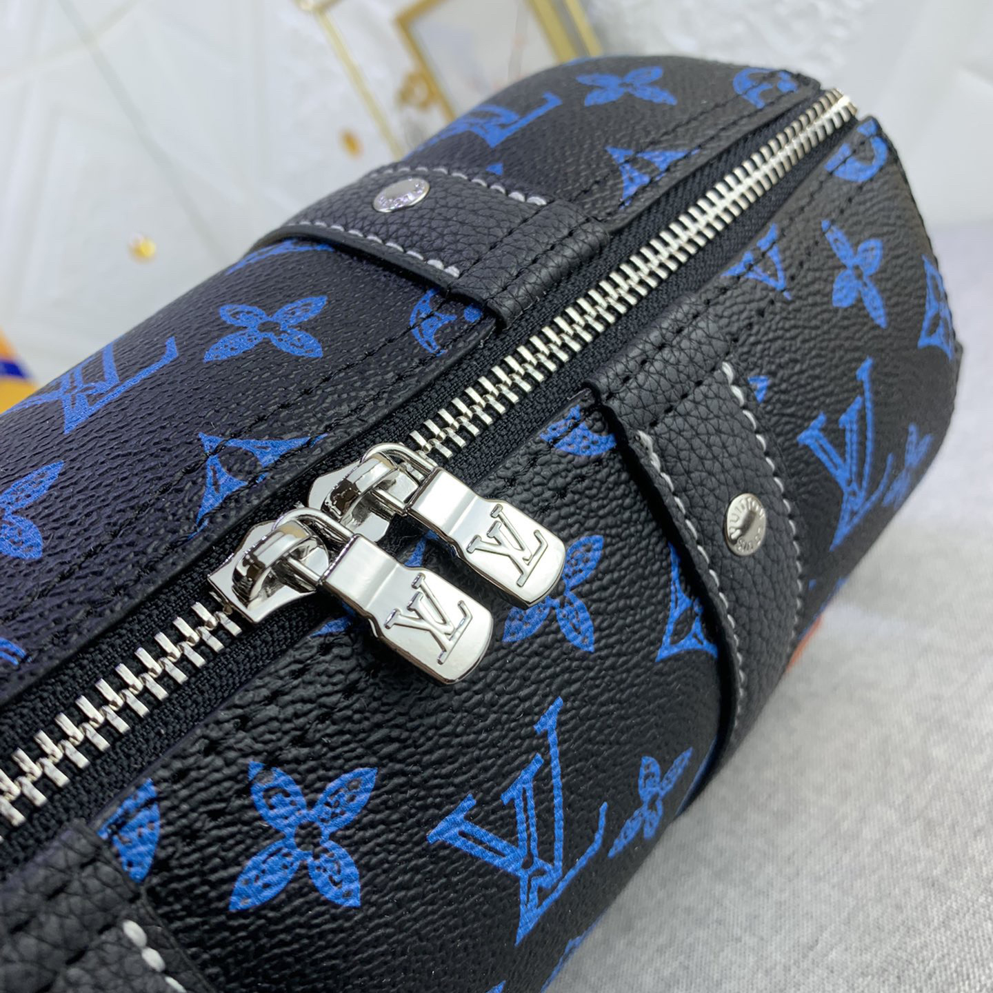 LV Designer Bagss Luxury Bag Classic handbag Zipper main compartment with fabric lining and adjustable shoulder straps Fashion Bag High Quality Leather Bag