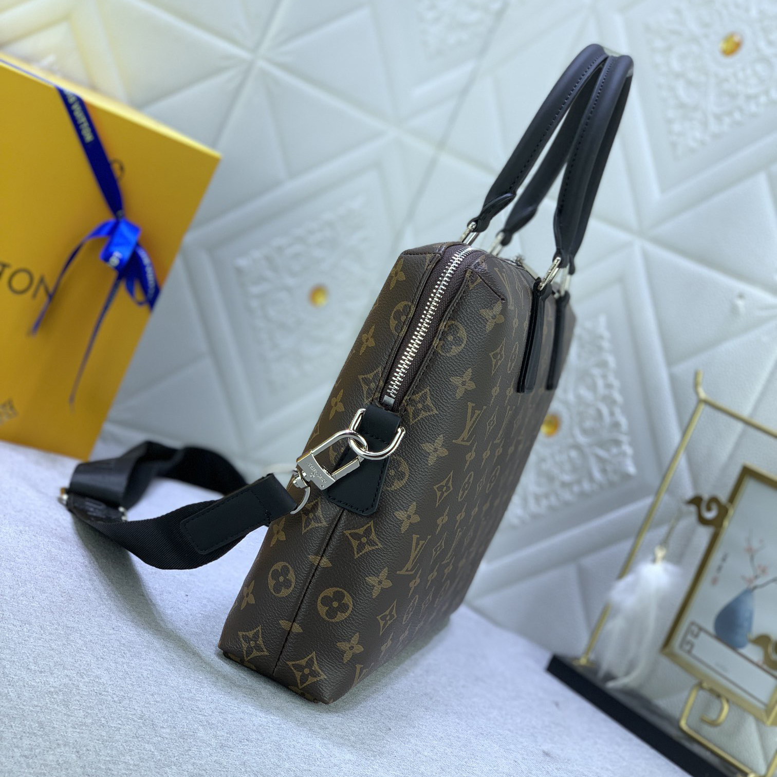 LV Designer Bagss Luxury Bag Classic Handbag Zipper Main Compartment With Fabric Lining And Adjustable Shoulder Straps Can Accommodate A 15 Inch Laptop Fashion Bag High Quality Leather Bag
