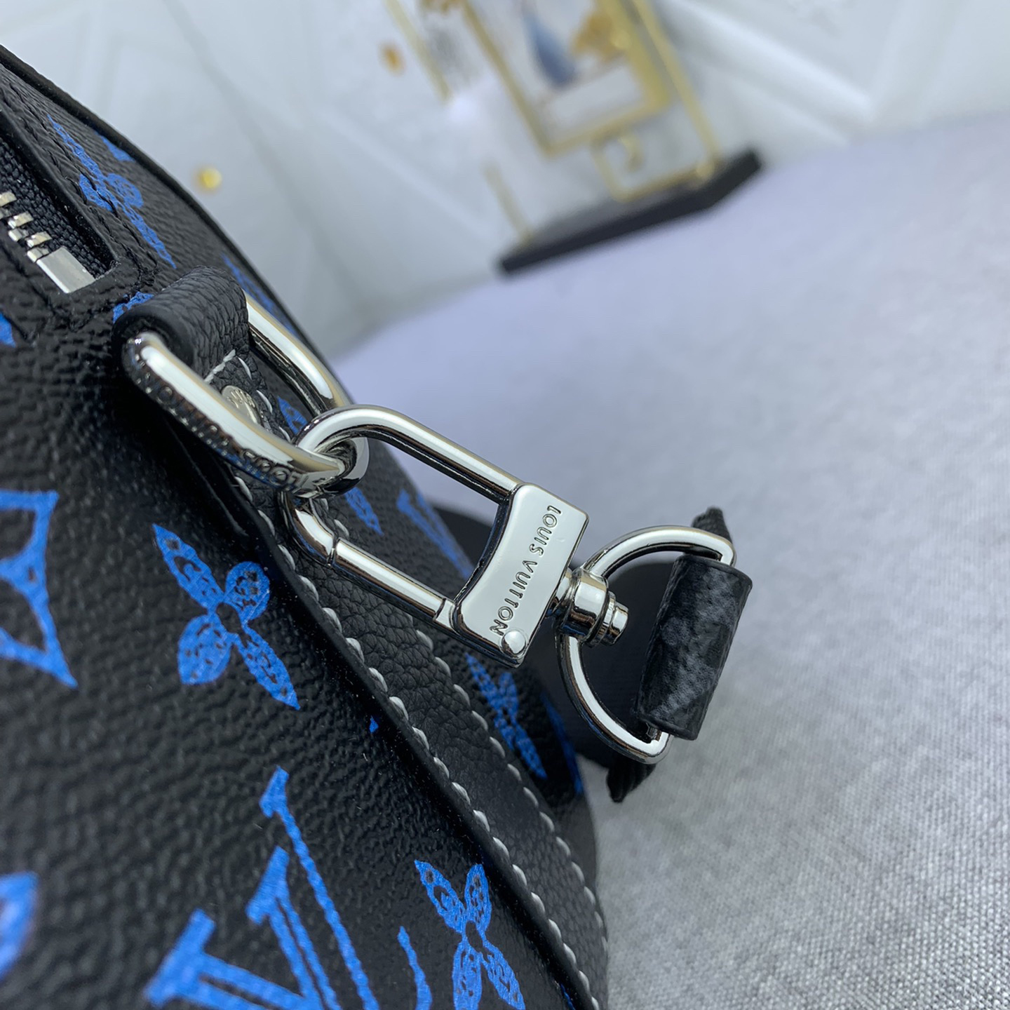 LV Designer Bagss Luxury Bag Classic handbag Zipper main compartment with fabric lining and adjustable shoulder straps Fashion Bag High Quality Leather Bag