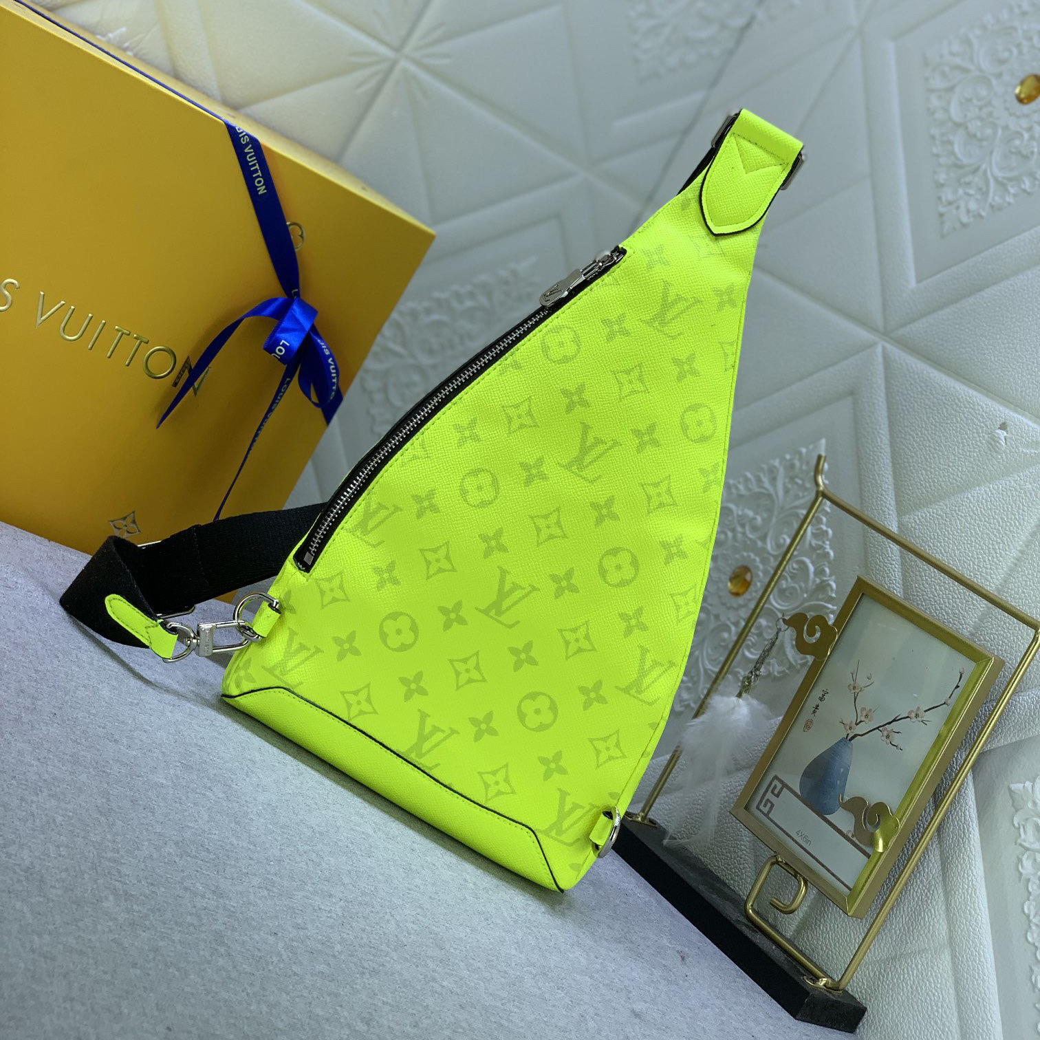 LV Designer Bagss Exploring Crossbody Travel With Exquisite Configuration Of Coated Canvas Main Compartment Inner Bag Ensures Secure Storage Available For Both Men And Women Luxury Diagonal Package