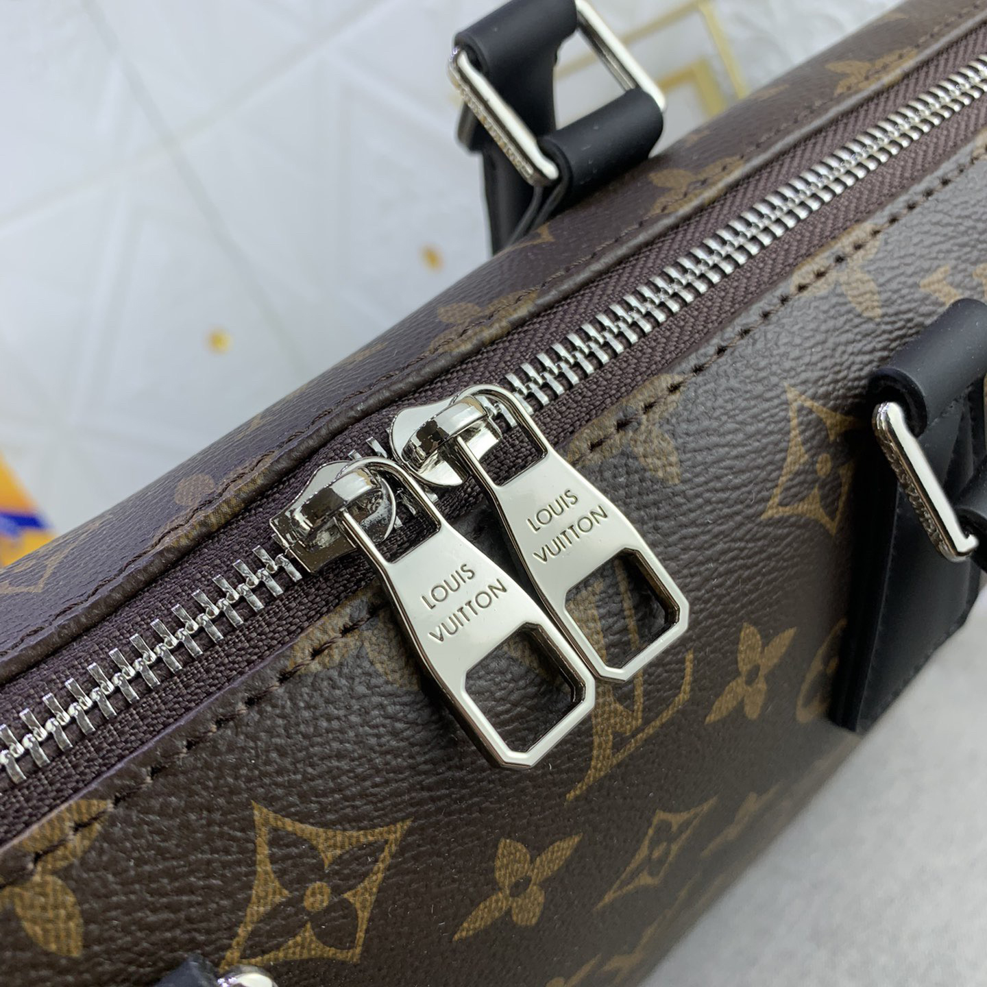 LV Designer Bagss Luxury Bag Classic Handbag Zipper Main Compartment With Fabric Lining And Adjustable Shoulder Straps Can Accommodate A 15 Inch Laptop Fashion Bag High Quality Leather Bag