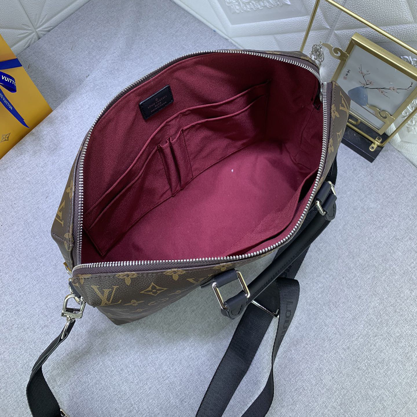 LV Designer Bagss Luxury Bag Classic Handbag Zipper Main Compartment With Fabric Lining And Adjustable Shoulder Straps Can Accommodate A 15 Inch Laptop Fashion Bag High Quality Leather Bag