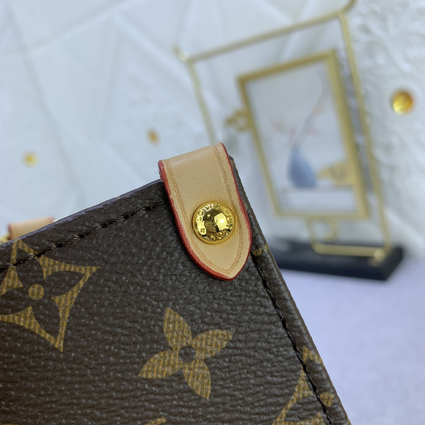 LV Designer Bagss Luxury Bag Classic Handbag Both The Chain And Adjustable Leather Shoulder Strap Can Be Disassembled The Canvas Surface Imitates The Iconic Colorful Polka Dots Of Yayoi Kusanagi Fashion Bag High Quality Leather Bag