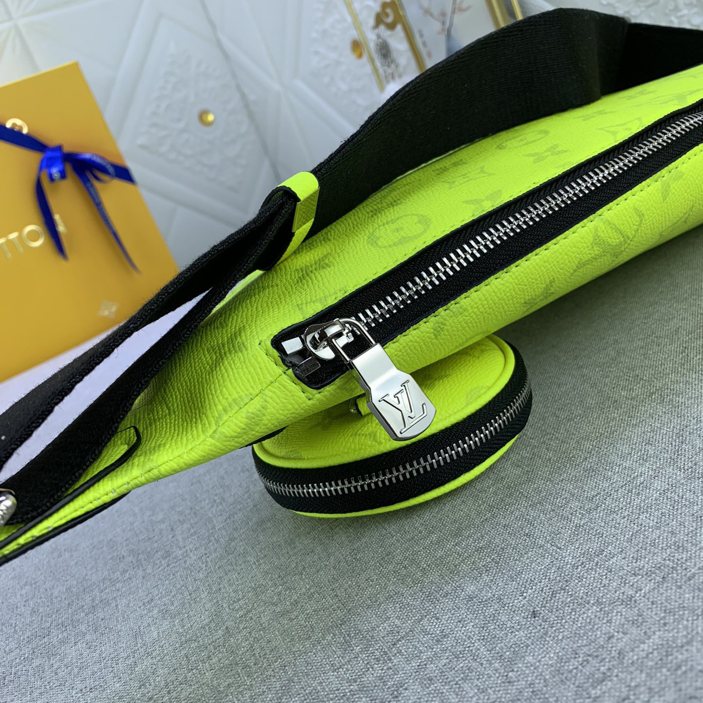 LV Designer Bagss Exploring Crossbody Travel With Exquisite Configuration Of Coated Canvas Main Compartment Inner Bag Ensures Secure Storage Available For Both Men And Women Luxury Diagonal Package