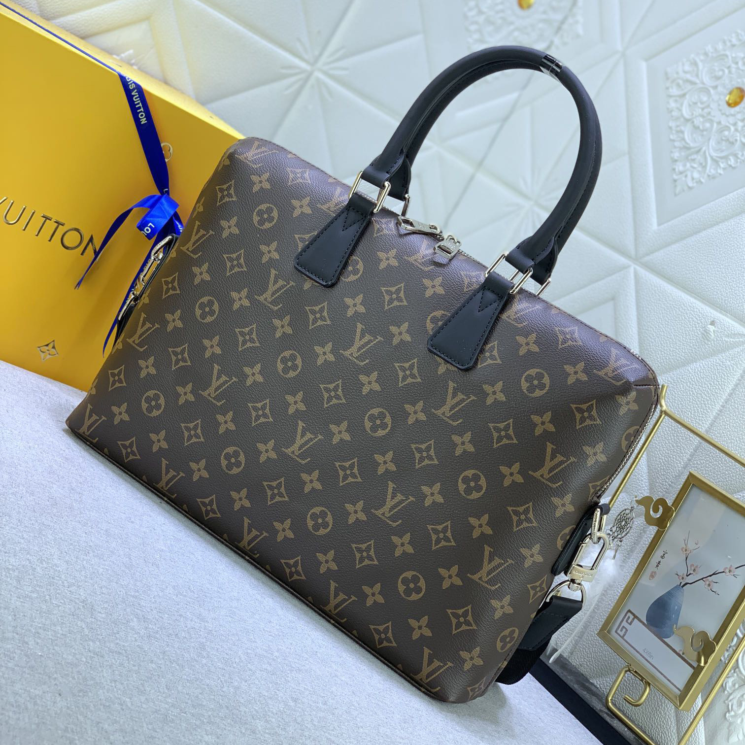LV Designer Bagss Luxury Bag Classic Handbag Zipper Main Compartment With Fabric Lining And Adjustable Shoulder Straps Can Accommodate A 15 Inch Laptop Fashion Bag High Quality Leather Bag