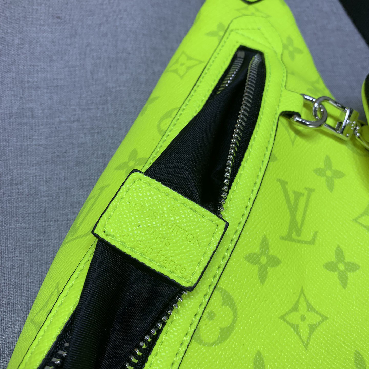 LV Designer Bagss Exploring Crossbody Travel With Exquisite Configuration Of Coated Canvas Main Compartment Inner Bag Ensures Secure Storage Available For Both Men And Women Luxury Diagonal Package
