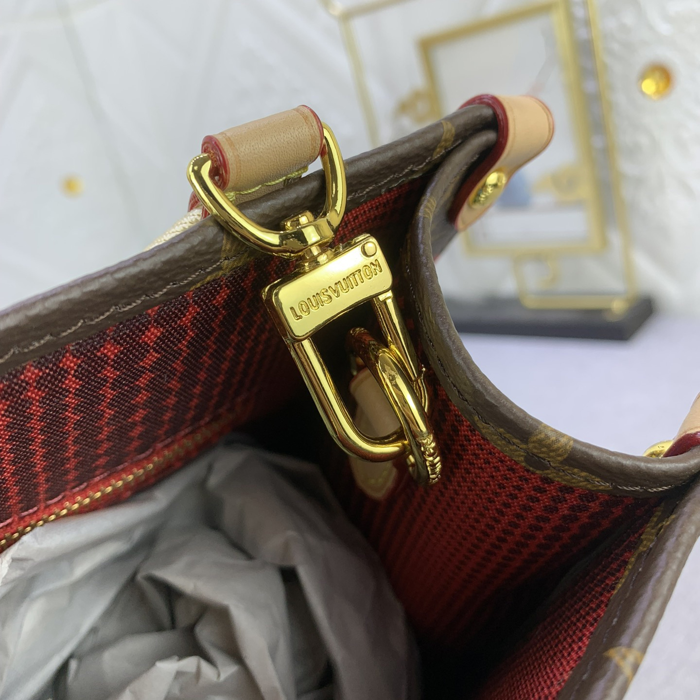 LV Designer Bagss Luxury Bag Classic Handbag Both The Chain And Adjustable Leather Shoulder Strap Can Be Disassembled The Canvas Surface Imitates The Iconic Colorful Polka Dots Of Yayoi Kusanagi Fashion Bag High Quality Leather Bag