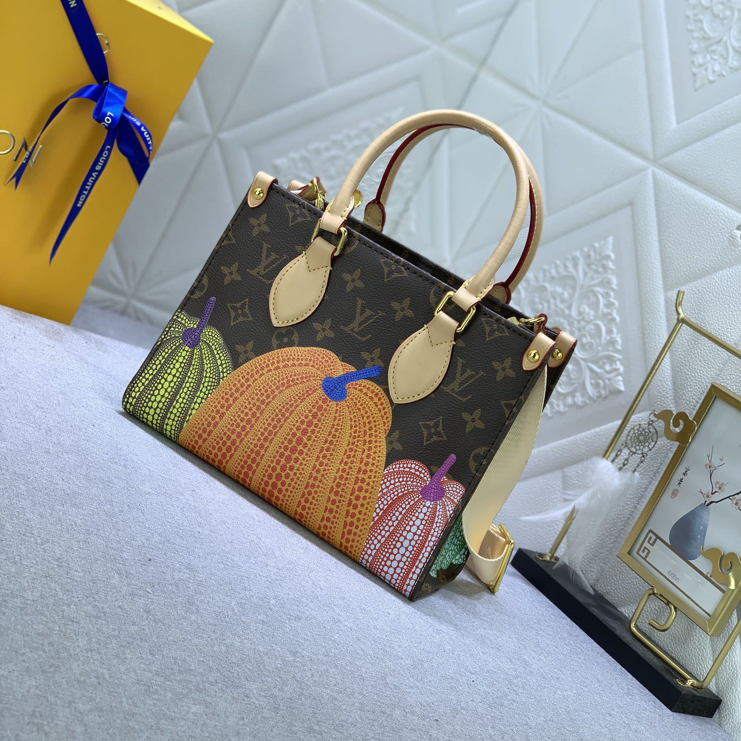 LV Designer Bagss Luxury Bag Classic Handbag Both The Chain And Adjustable Leather Shoulder Strap Can Be Disassembled The Canvas Surface Imitates The Iconic Colorful Polka Dots Of Yayoi Kusanagi Fashion Bag High Quality Leather Bag