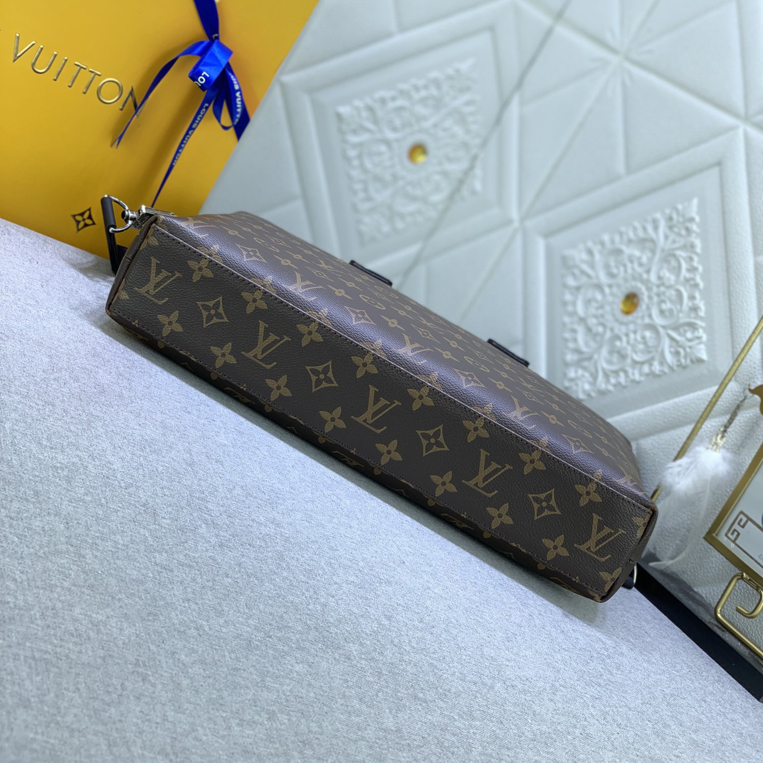 LV Designer Bagss Luxury Bag Classic Handbag Zipper Main Compartment With Fabric Lining And Adjustable Shoulder Straps Can Accommodate A 15 Inch Laptop Fashion Bag High Quality Leather Bag