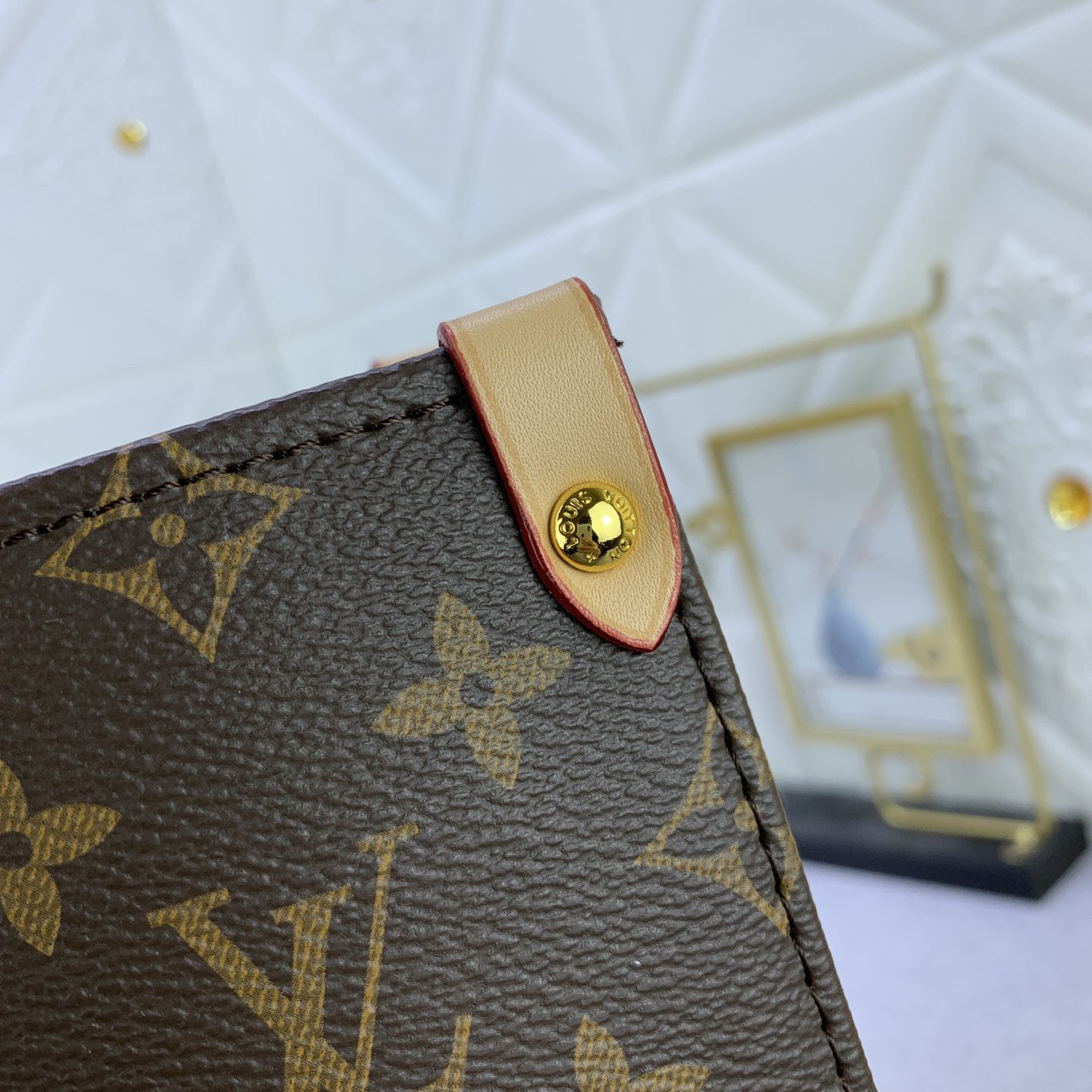 LV Designer Bagss Luxury Bag Classic Handbag Both The Chain And Adjustable Leather Shoulder Strap Can Be Disassembled The Canvas Surface Imitates The Iconic Colorful Polka Dots Of Yayoi Kusanagi Fashion Bag High Quality Leather Bag