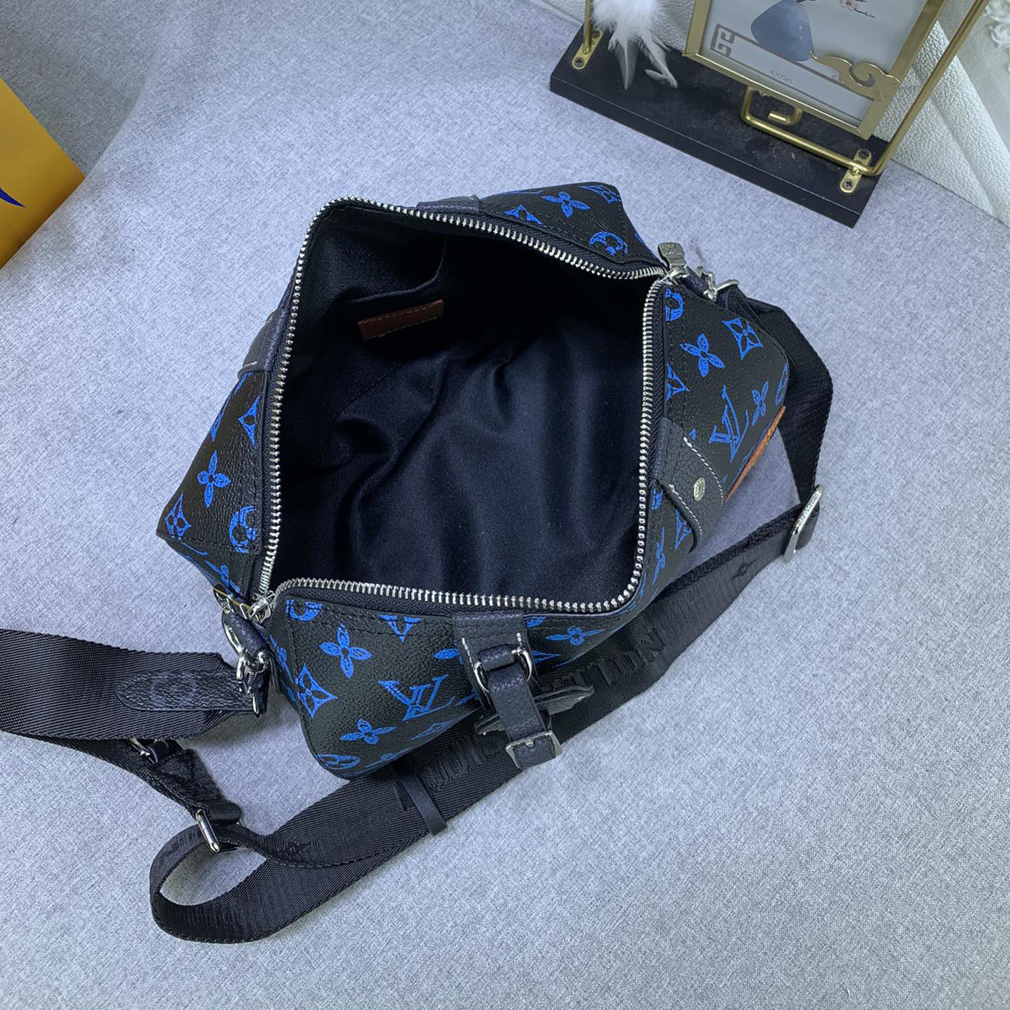 LV Designer Bagss Luxury Bag Classic handbag Zipper main compartment with fabric lining and adjustable shoulder straps Fashion Bag High Quality Leather Bag