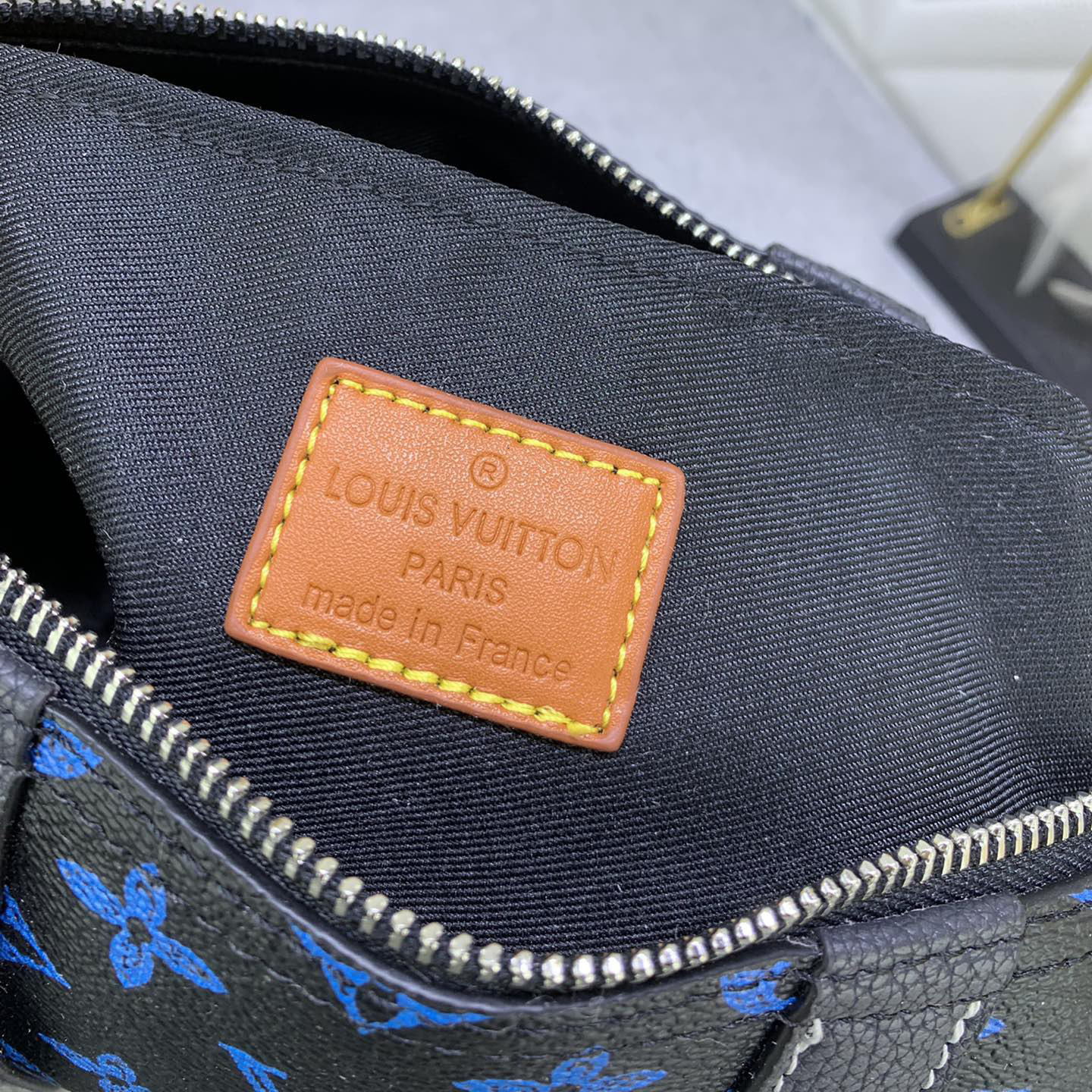 LV Designer Bagss Luxury Bag Classic handbag Zipper main compartment with fabric lining and adjustable shoulder straps Fashion Bag High Quality Leather Bag