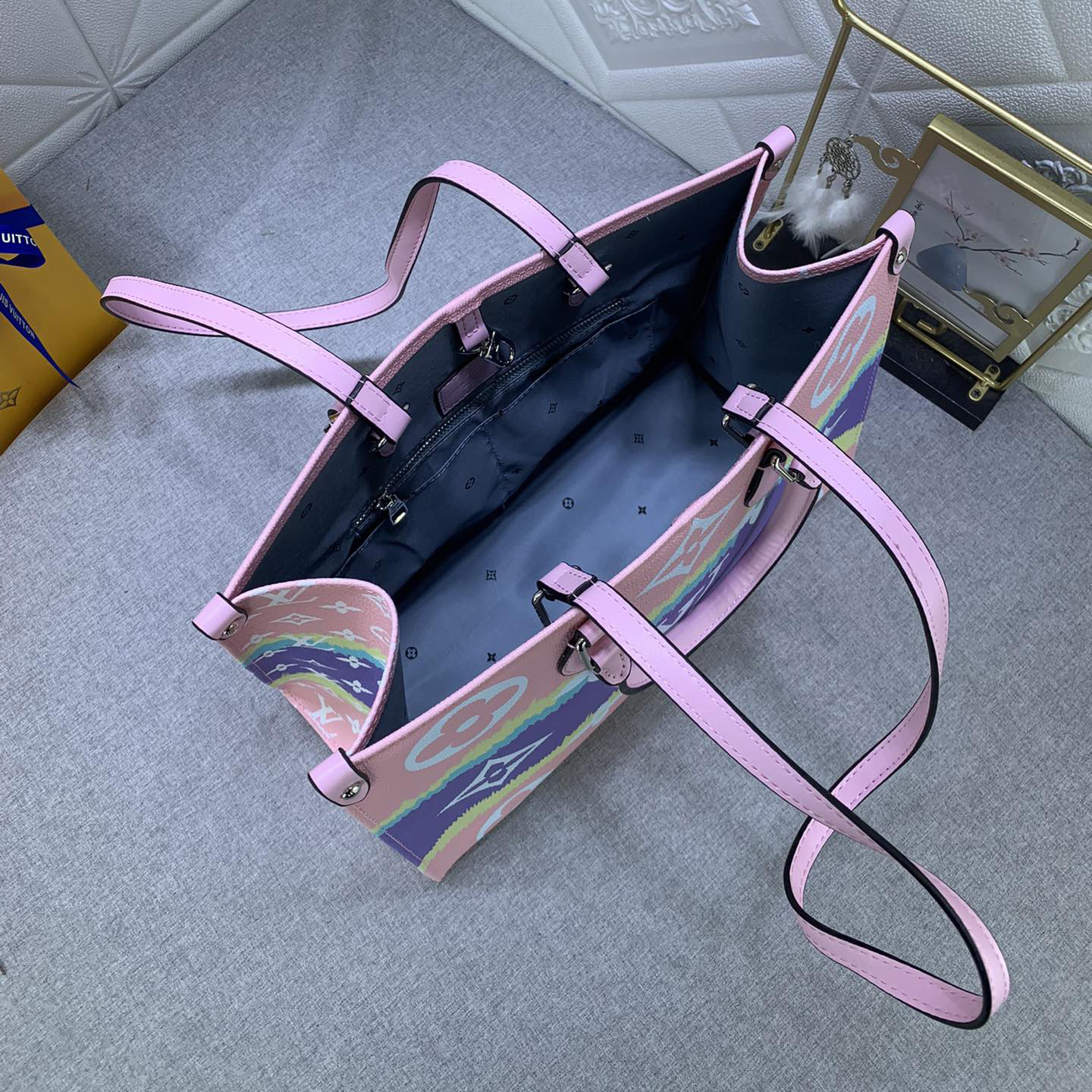 LV Designer Bag Fashion Luxury Bag Crossbody Bag Handbag Women's Casual Handbag Fashion Chain Crossbody Bag Women's Large Capacity Bag