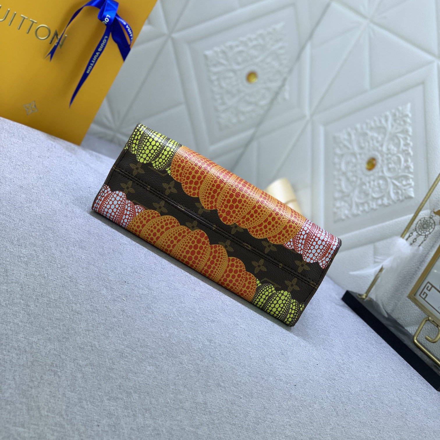 LV Designer Bagss Luxury Bag Classic Handbag Both The Chain And Adjustable Leather Shoulder Strap Can Be Disassembled The Canvas Surface Imitates The Iconic Colorful Polka Dots Of Yayoi Kusanagi Fashion Bag High Quality Leather Bag