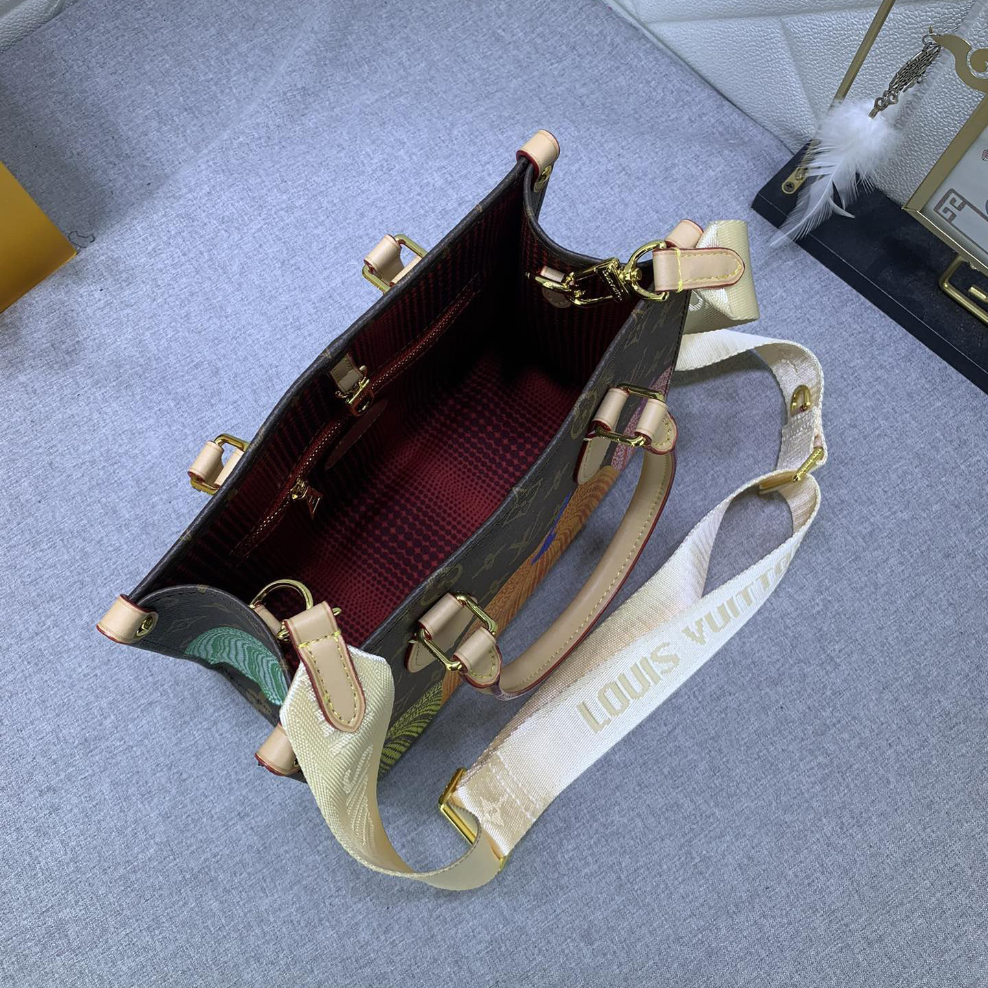 LV Designer Bagss Luxury Bag Classic Handbag Both The Chain And Adjustable Leather Shoulder Strap Can Be Disassembled The Canvas Surface Imitates The Iconic Colorful Polka Dots Of Yayoi Kusanagi Fashion Bag High Quality Leather Bag