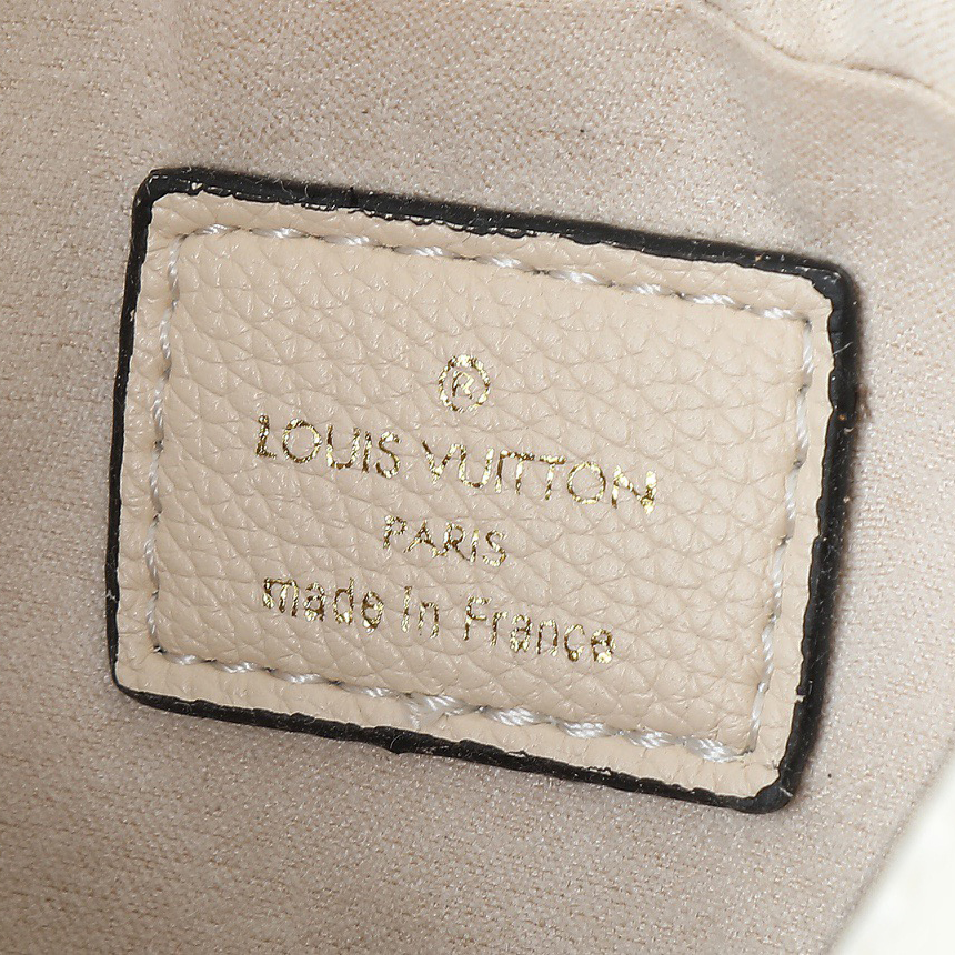 LV Designer Bag Shoulder Bag Luxury Bag Adjustable Shoulder Straps For Easy Shoulder Or Crossbody Crossbody Designer Bag Ladies Casual Handbag Chain Ladies Moon Package Half Circle Package Arc Package Pea Package Mini Bag