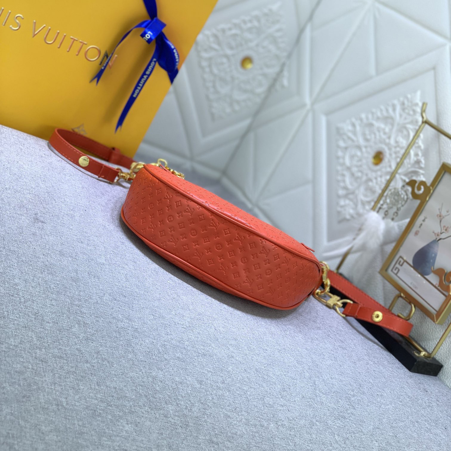 LV Designer Bag Shoulder Bag Luxury Bag Adjustable Shoulder Straps For Easy Shoulder Or Crossbody Crossbody Designer Bag Ladies Casual Handbag Chain Ladies Moon Package Half Circle Package Arc Package Pea Package Mini Bag