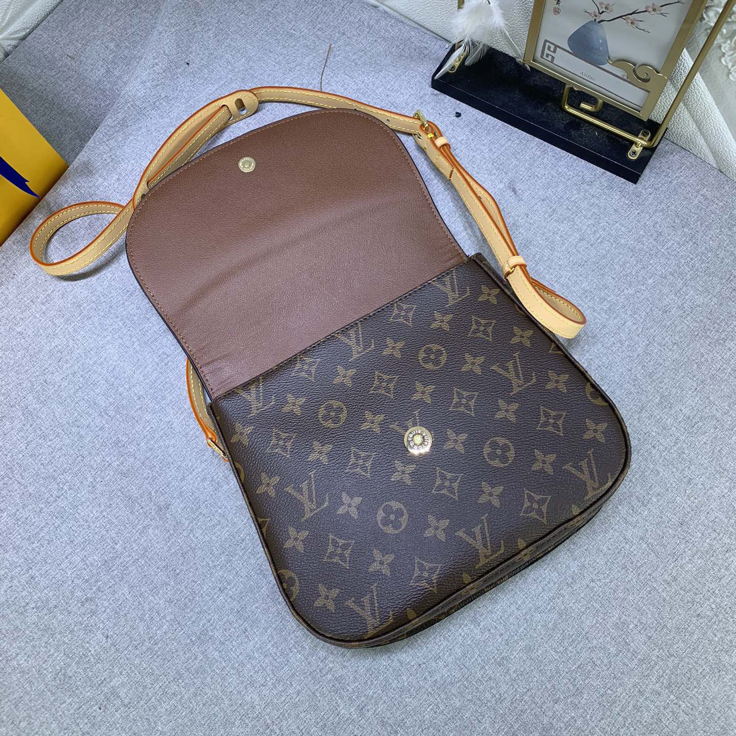 LV Designer Bagss Luxury Bag Classic Handbag Leisure Bag Adjustable Crossbody Shoulder Strap - Flap Magnetic Flap Opening And Closing Messenger Bag Women High Quality Leather Bag