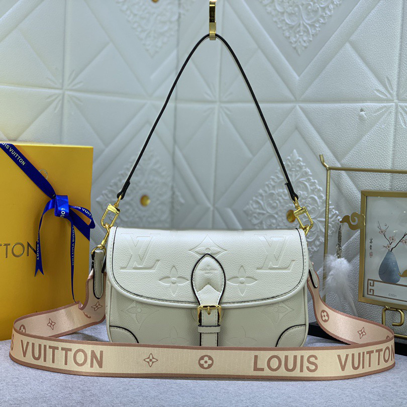 LV High Qualitys Women Handbag Luxurys Handbags Embossed Leather Weaves The Brand Logo Into A Detachable Wide Jacquard Shoulder Strap Bags Lady Clutch Shoulder Tote Female Purse Wallet Hand Bag