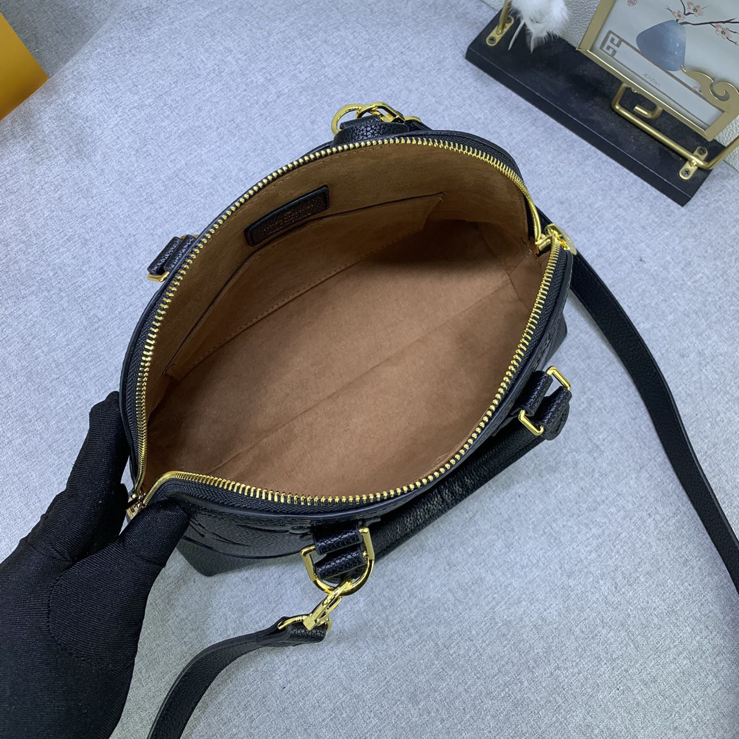 LV Designer Bagss Luxury Bag Classic Handbag Leisure Bag Embossed Shell Bag Fashion Women High Quality Leather Bag