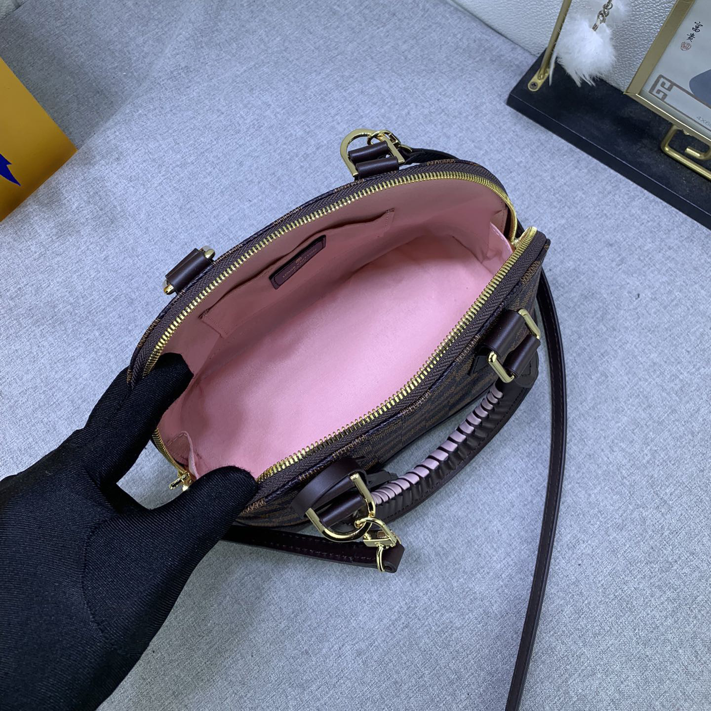 LV Designer Bagss Luxury Bag Classic Mini Handbag Detachable Handle And Detachable And Adjustable Strap Fashion Bag High Quality Leather Bag