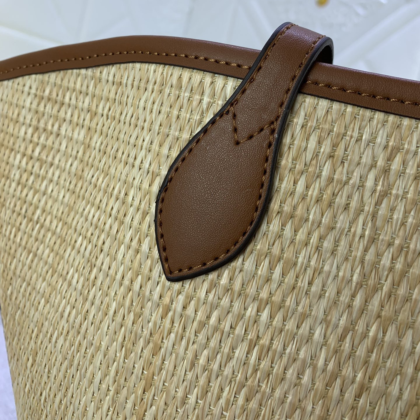 LV Designer Bagss Luxury Bag Classic Handbag The Its Ample Interior Can Accommodate Printed Laptops And Other Office Supplies Fashion Bag High Quality Leather Bag