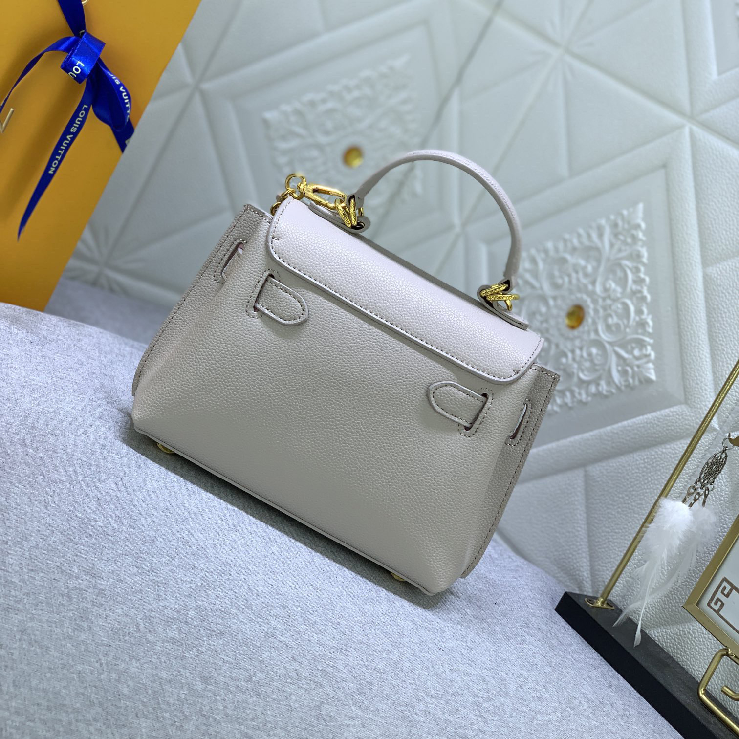 LV Designer Bagss Luxury Bag Classic Handbag Leisure Bag Exquisite Lines And Iconic Lv Padlocks Convey A Trendy Style Fashion Women High Quality Leather Bag