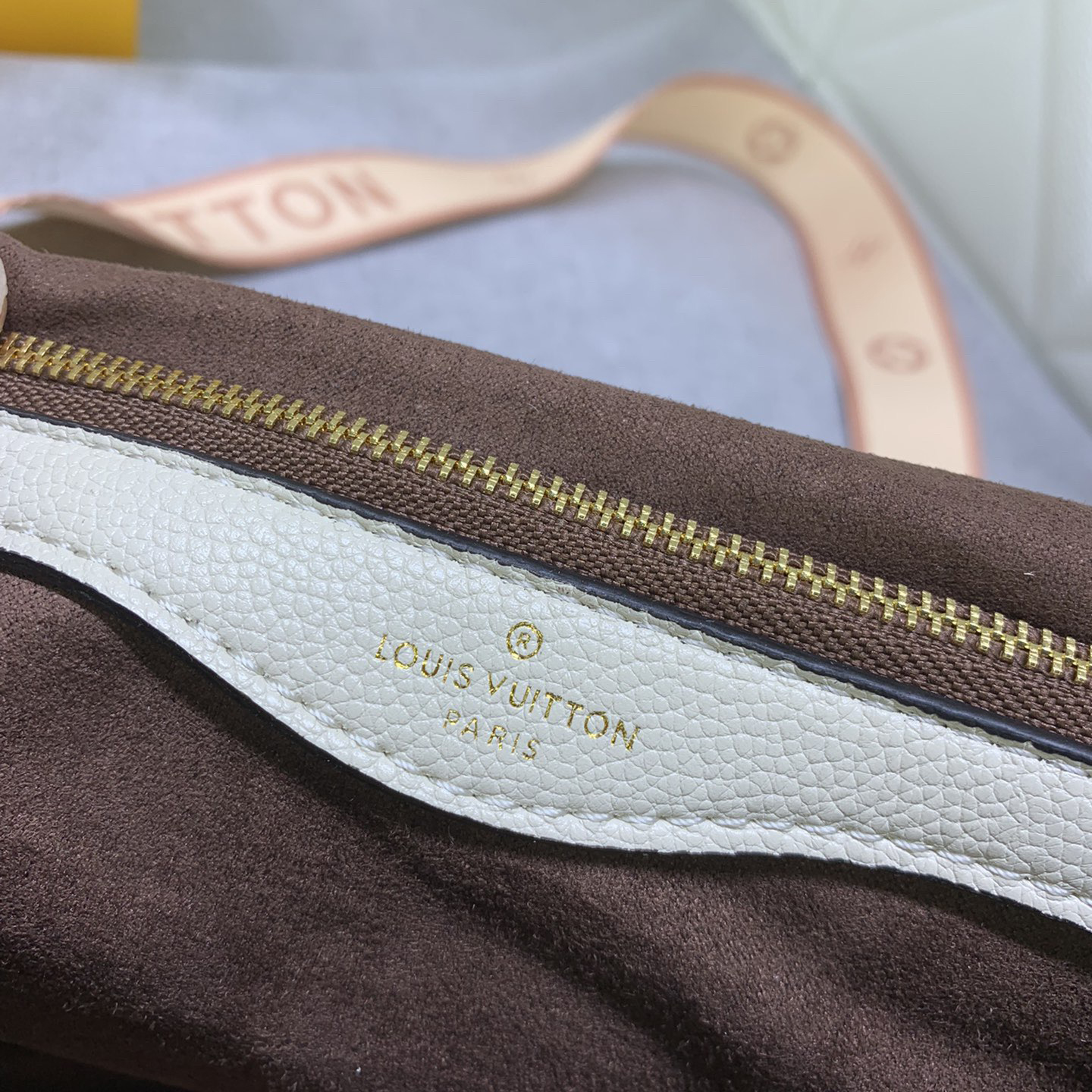 LV High Qualitys Women Handbag Luxurys Handbags Embossed Leather Weaves The Brand Logo Into A Detachable Wide Jacquard Shoulder Strap Bags Lady Clutch Shoulder Tote Female Purse Wallet Hand Bag