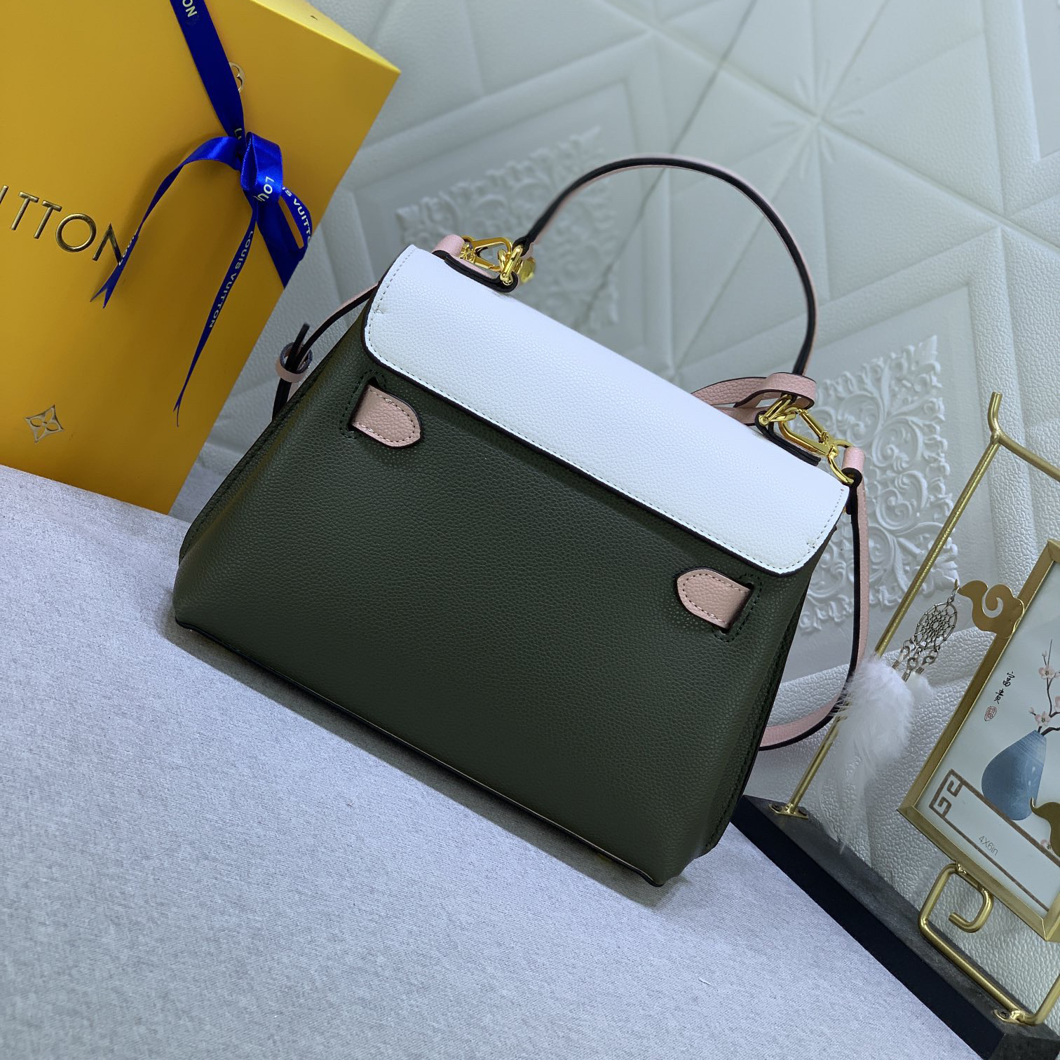 LV Designer Bagss Luxury Bag Classic Handbag Leisure Bag Exquisite Lines And Iconic Lv Padlocks Convey A Trendy Style Fashion Women High Quality Leather Bag