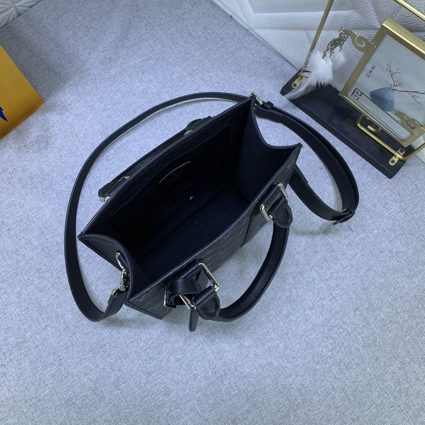 LV Designer Bagss Luxury Bag Classic Handbag Leisure Mini Bag Can Accommodate Smartphones, Wallets, And Keys Women High Quality Leather Bag