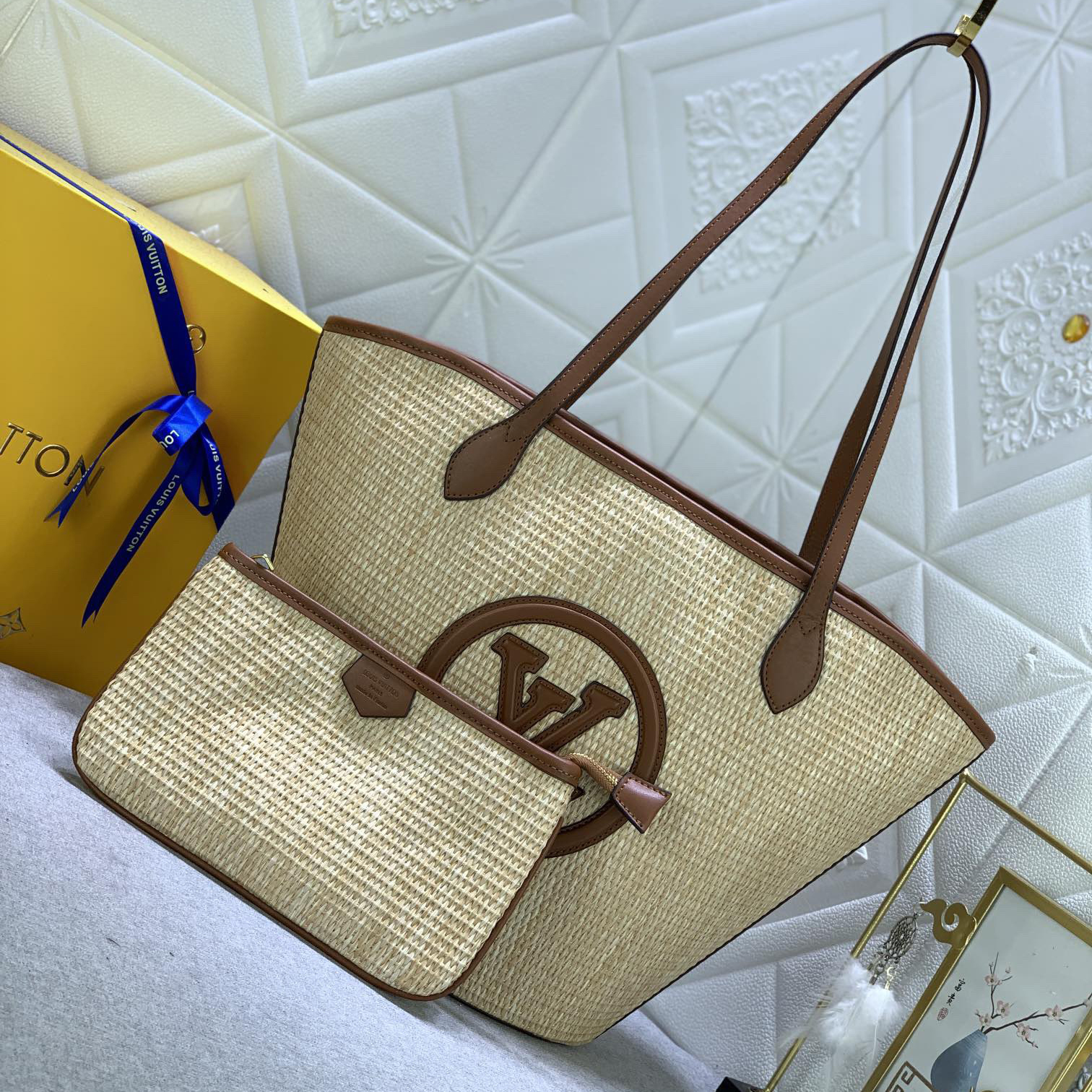 LV Designer Bagss Luxury Bag Classic Handbag The Its Ample Interior Can Accommodate Printed Laptops And Other Office Supplies Fashion Bag High Quality Leather Bag