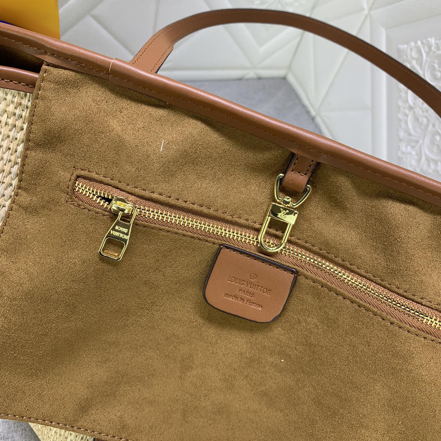 LV Designer Bagss Luxury Bag Classic Handbag The Its Ample Interior Can Accommodate Printed Laptops And Other Office Supplies Fashion Bag High Quality Leather Bag