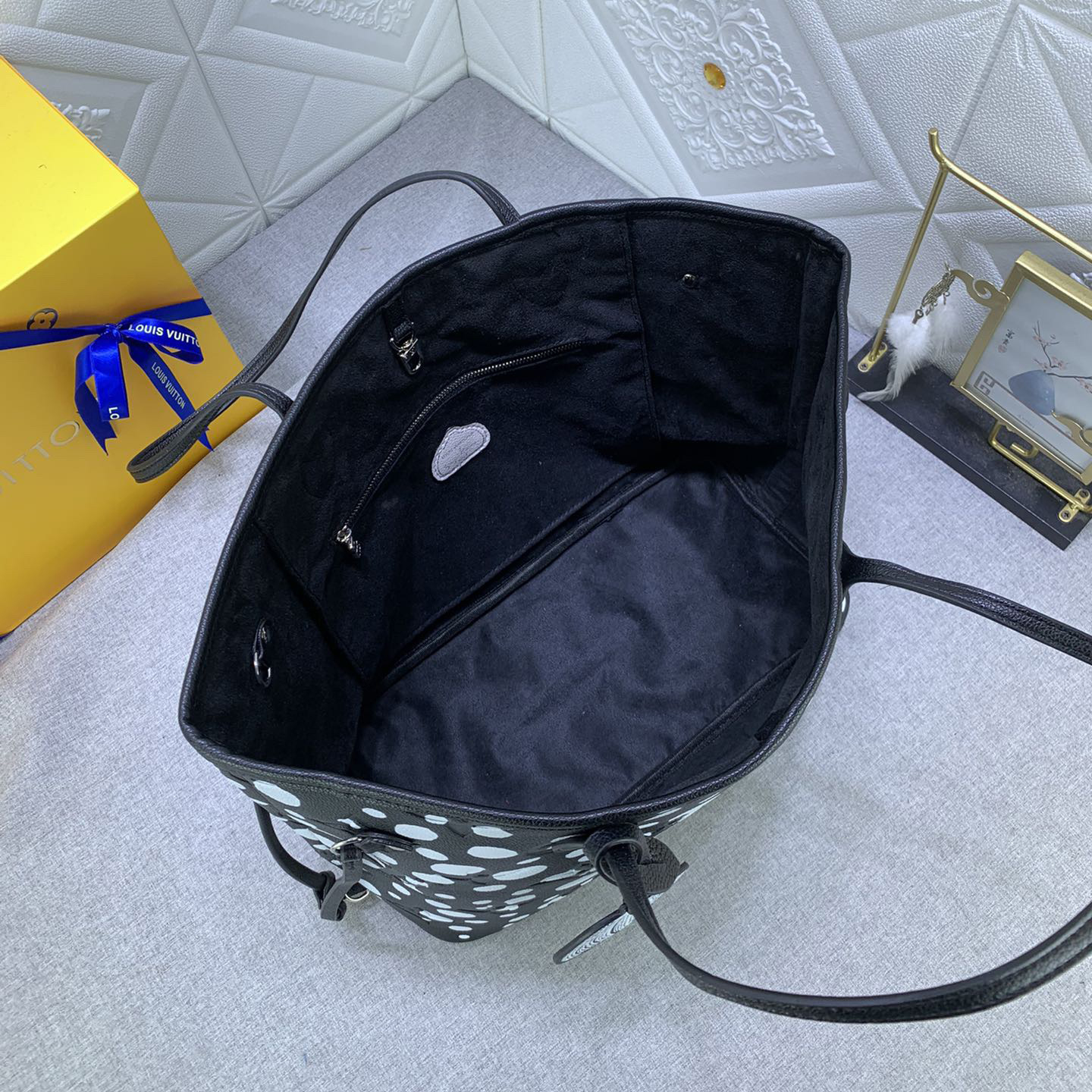 LV Designer Bagss Luxury Bag Printed Handbag The Its Ample Interior Can Accommodate Printed Laptops And Other Office Supplies Fashion Bag High Quality Leather Bag