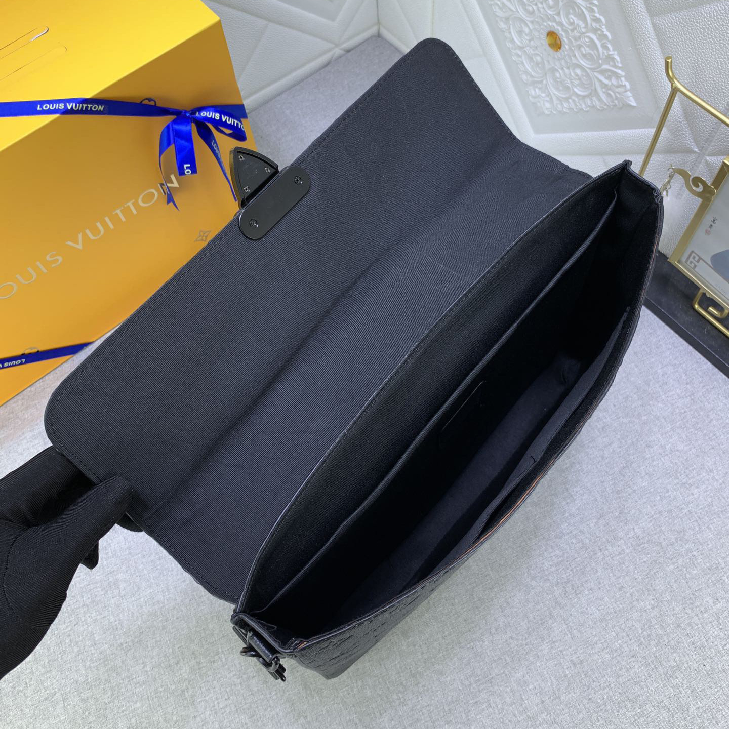 LV Designer Bagss Luxury Bag Classic Handbag Disassembly Woven Leather Strap Printed Handbag The Its Ample Interior Can Accommodate Printed Laptops And Other Office Supplies Fashion Bag High Quality Leather Bag