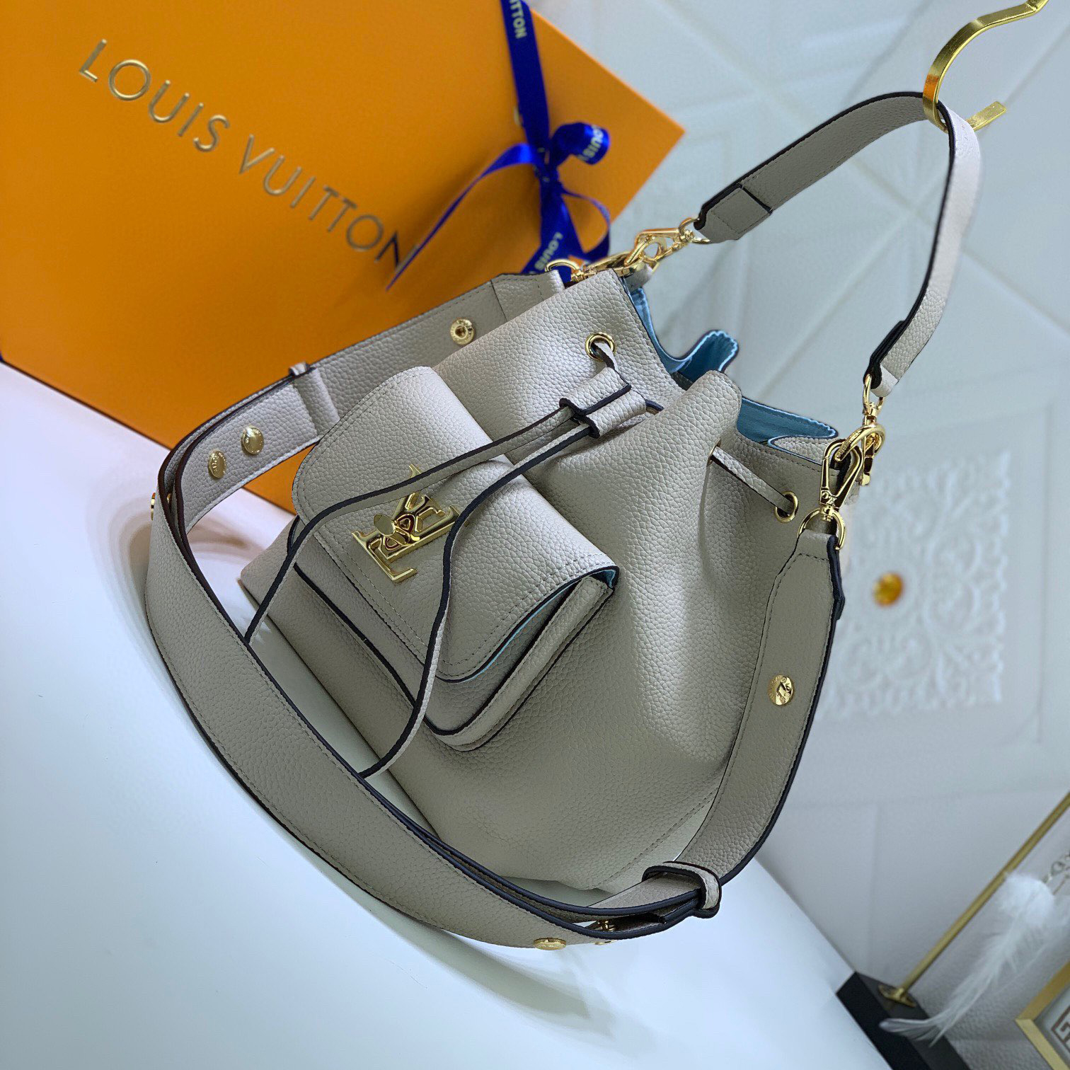 LV High Qualitys Women Handbag Equipped With Detachable And Adjustable Braided Leather Chain Strap For Easy Shoulder Or Crossbody Carrying Lady Clutch Shoulder Tote Female Purse Wallet Hand Bag