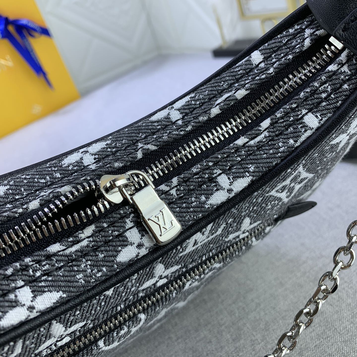 LV Designer Bag Shoulder Bag Luxury Bag Adjustable Shoulder Straps For Easy Shoulder Or Crossbody Crossbody Designer Bag Ladies Casual Handbag Chain Ladies Moon Package Half Circle Package Arc Package Pea Package Mini Bag