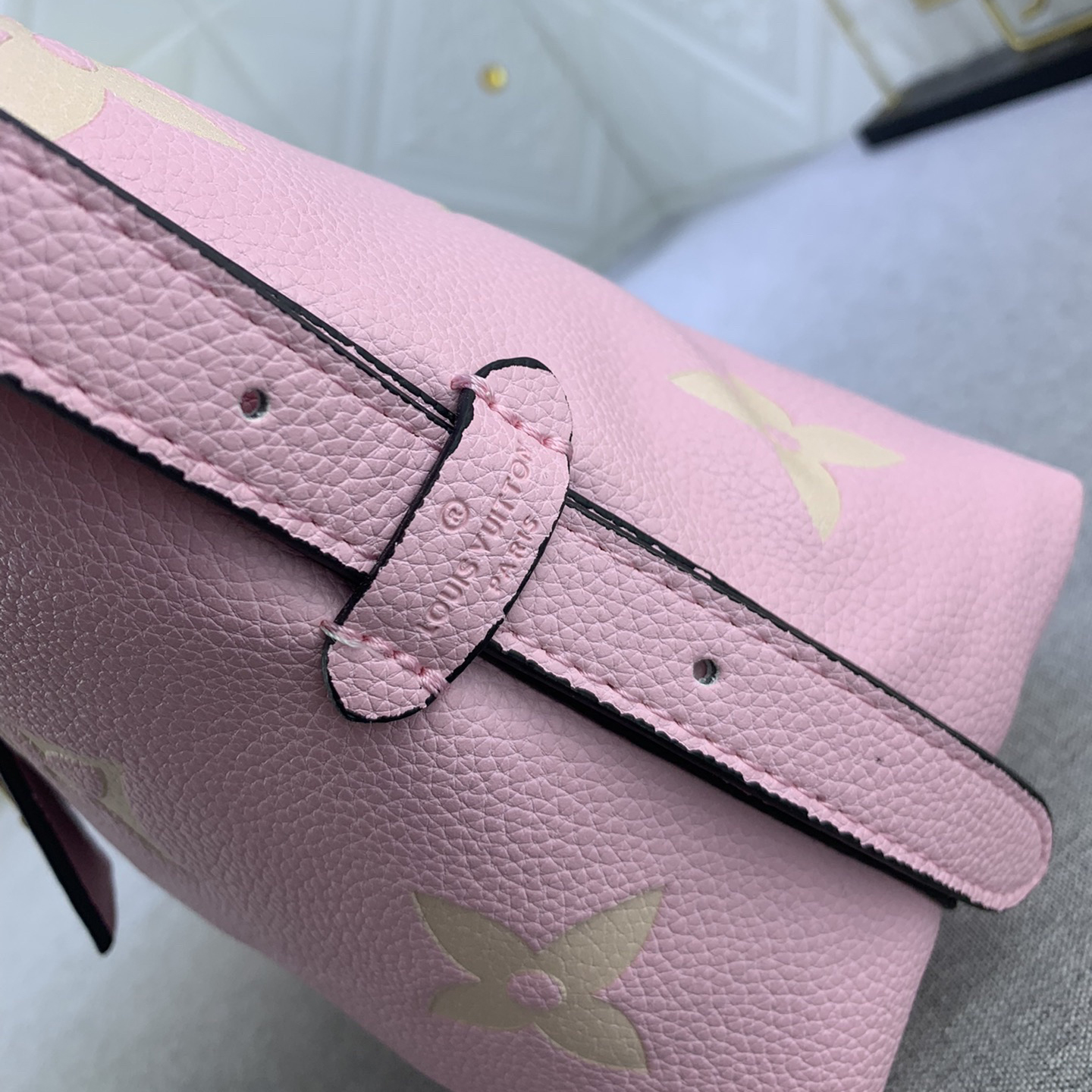 LV Designer Bagss Luxury Bag Shoulder Bag Canvas And Leather Edging Create A Design That Fits The Body Shape Large Inner Bag Ladies Fashion Bag High Quality Leather Bag