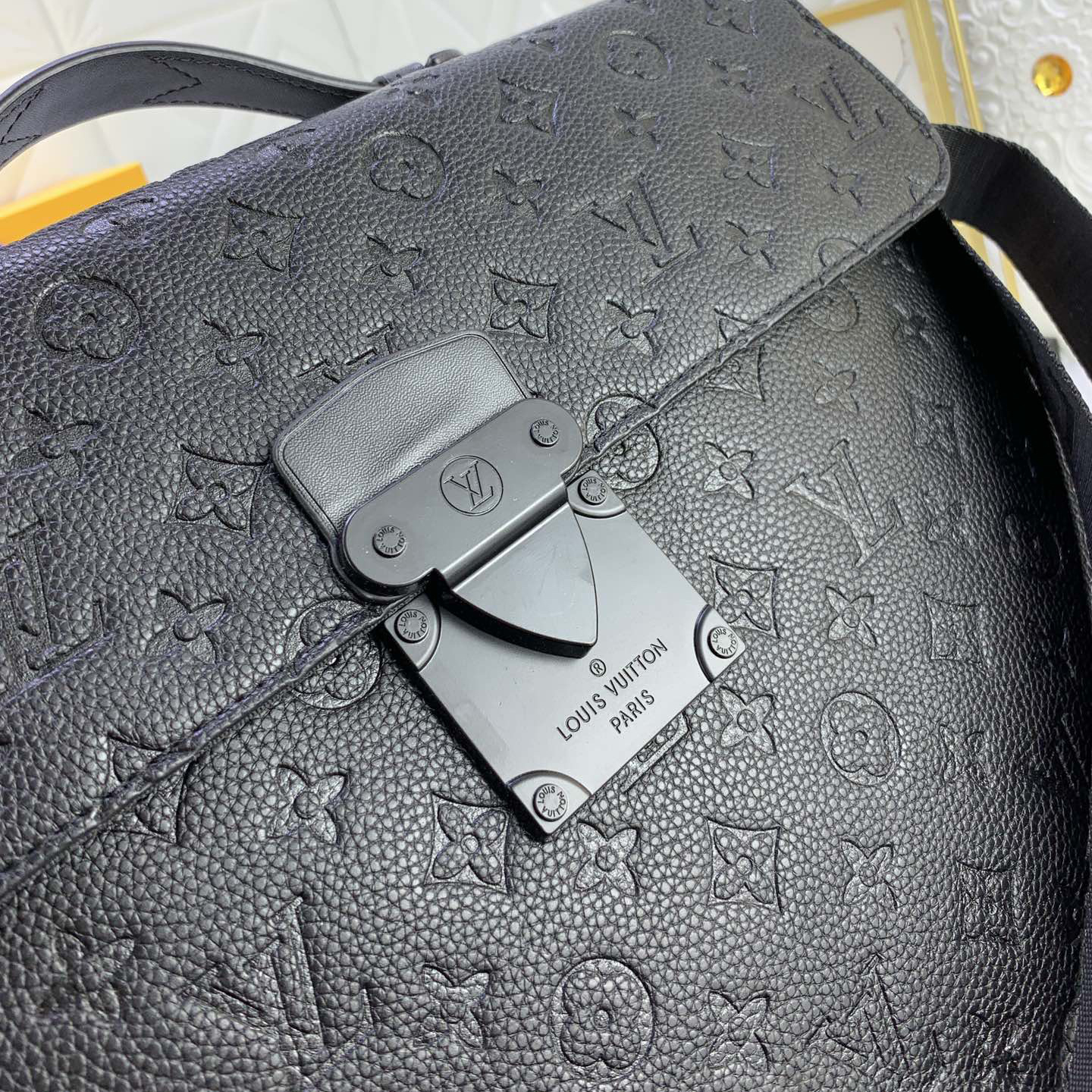 LV Designer Bagss Luxury Bag Classic Handbag Disassembly Woven Leather Strap Printed Handbag The Its Ample Interior Can Accommodate Printed Laptops And Other Office Supplies Fashion Bag High Quality Leather Bag