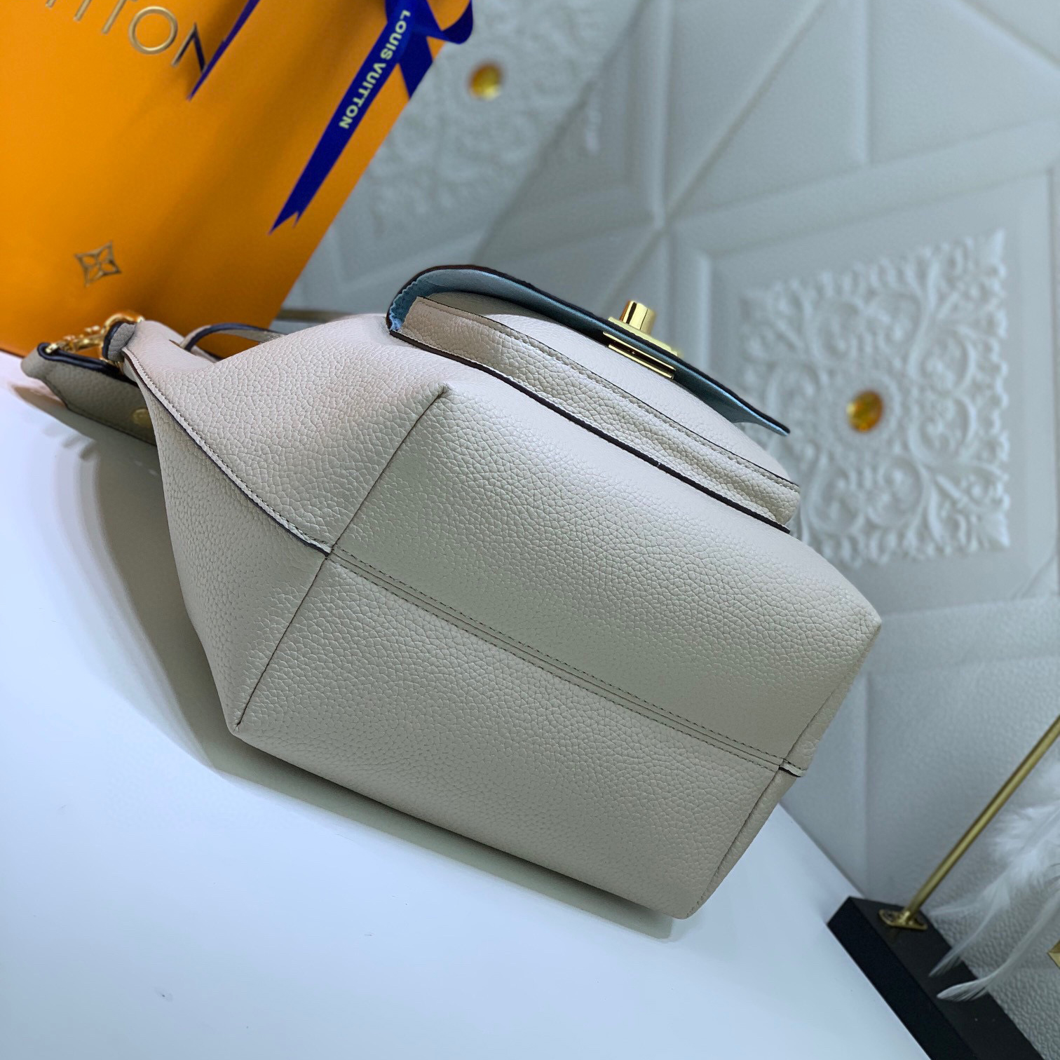 LV High Qualitys Women Handbag Equipped With Detachable And Adjustable Braided Leather Chain Strap For Easy Shoulder Or Crossbody Carrying Lady Clutch Shoulder Tote Female Purse Wallet Hand Bag