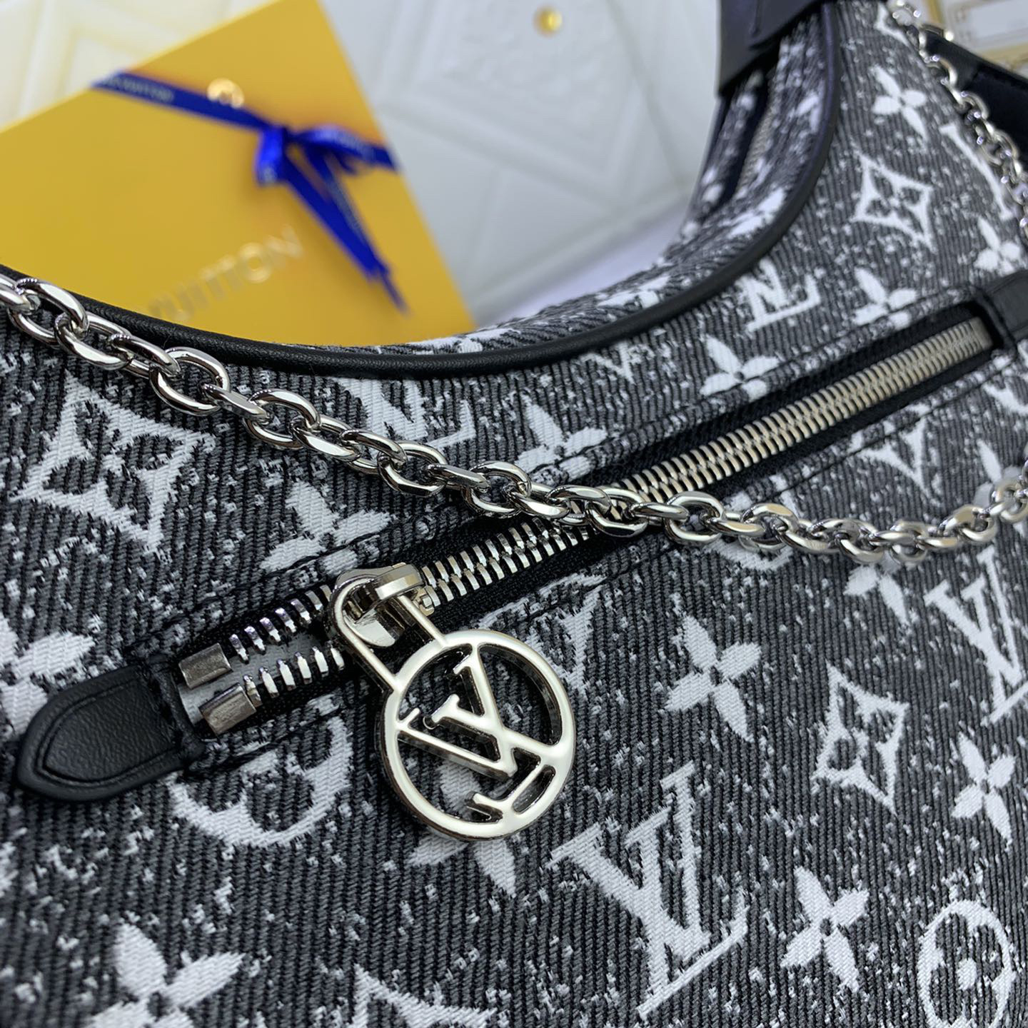 LV Designer Bag Shoulder Bag Luxury Bag Adjustable Shoulder Straps For Easy Shoulder Or Crossbody Crossbody Designer Bag Ladies Casual Handbag Chain Ladies Moon Package Half Circle Package Arc Package Pea Package Mini Bag