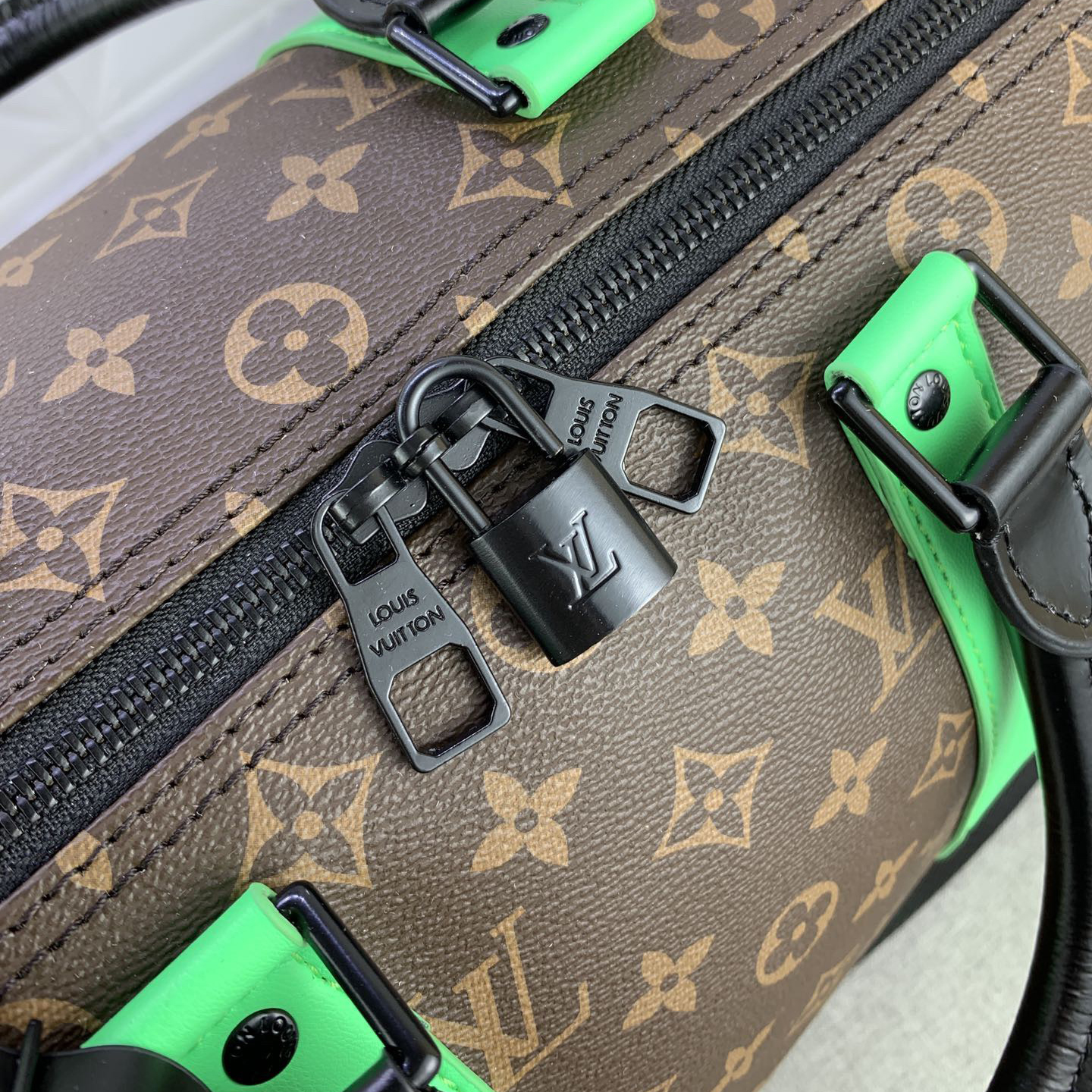 LV High Qualitys Women Bags Luxurys Handbags Unisex Traveling Bag Canvas Cutting Creates Ample Space, Making It A Great Choice For Weekend Short Trips Female Purse Wallet Hand Bag