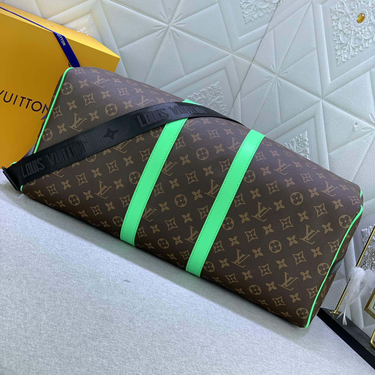 LV High Qualitys Women Bags Luxurys Handbags Unisex Traveling Bag Canvas Cutting Creates Ample Space, Making It A Great Choice For Weekend Short Trips Female Purse Wallet Hand Bag