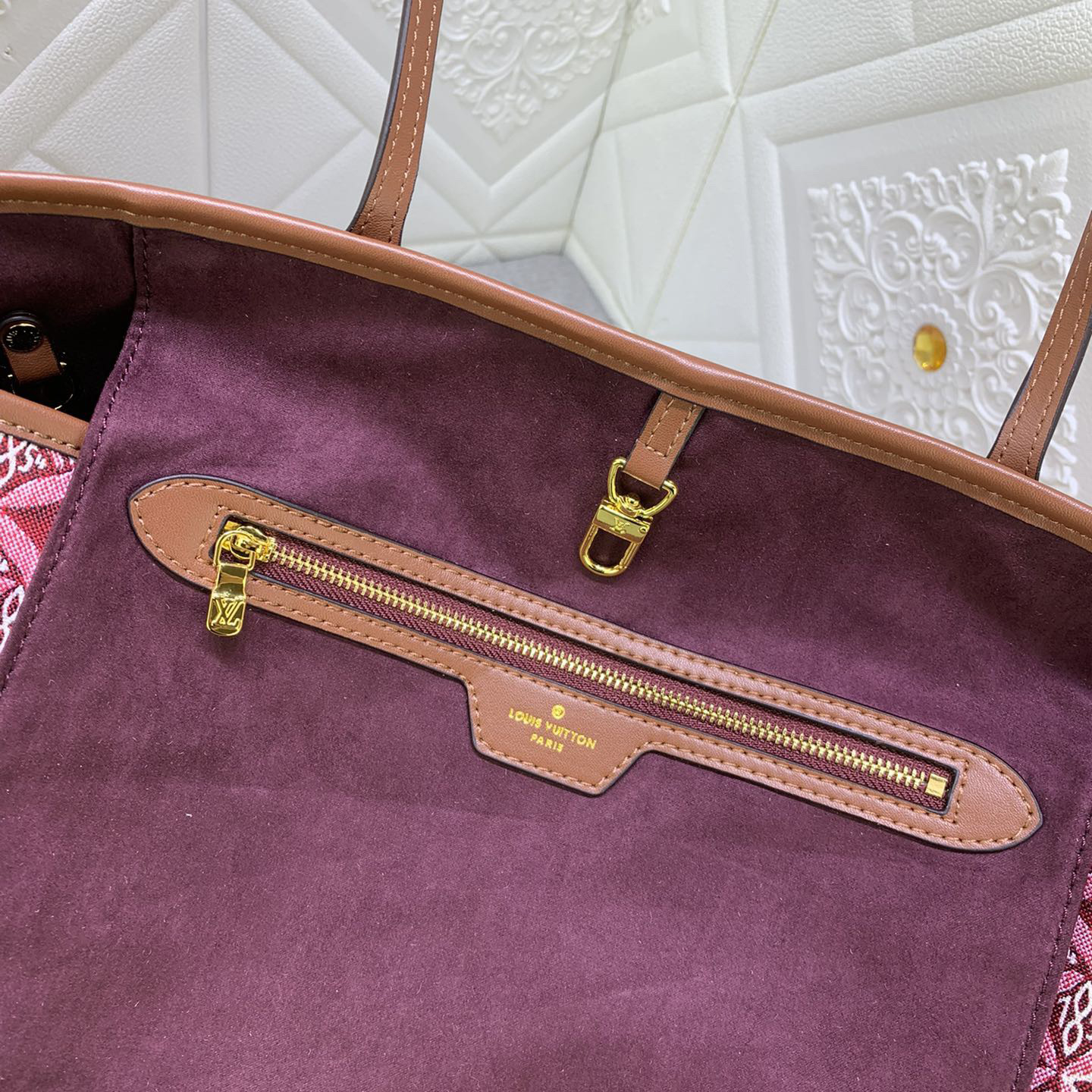 LV Designer Bagss Luxury Bag Shoulder Bag Canvas And Leather Edging Create A Design That Fits The Body Shape Large Inner Bag Ladies Fashion Bag High Quality Leather Bag