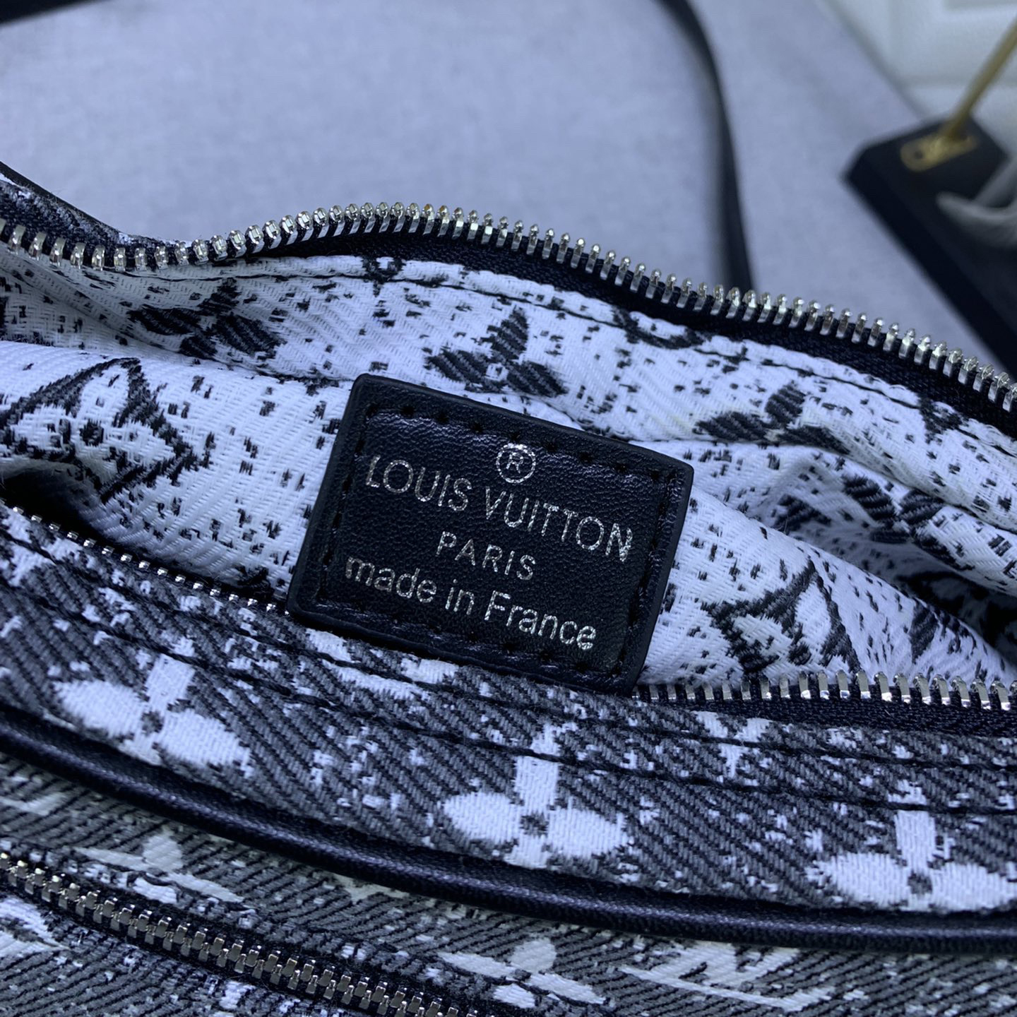 LV Designer Bag Shoulder Bag Luxury Bag Adjustable Shoulder Straps For Easy Shoulder Or Crossbody Crossbody Designer Bag Ladies Casual Handbag Chain Ladies Moon Package Half Circle Package Arc Package Pea Package Mini Bag