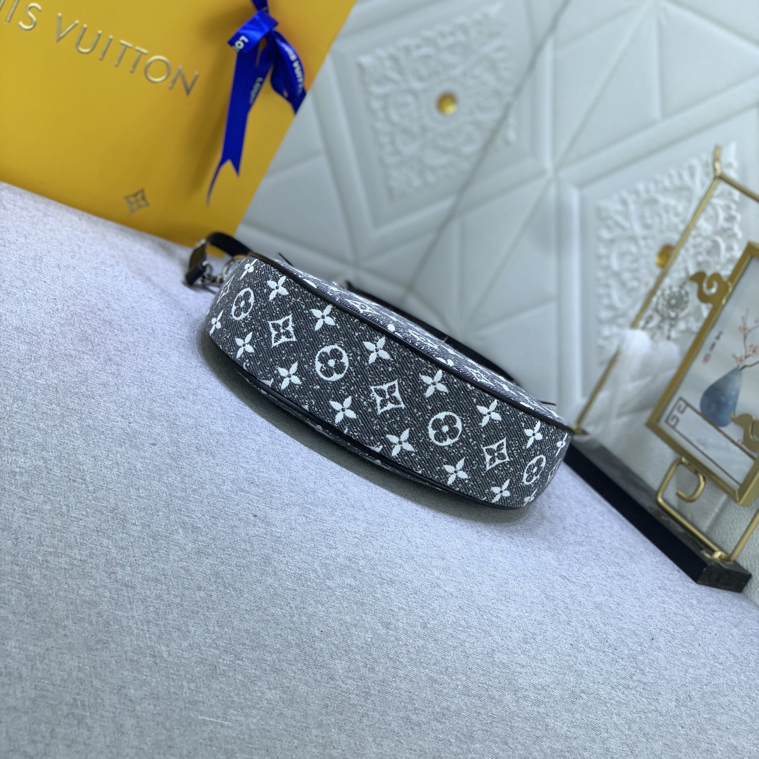 LV Designer Bag Shoulder Bag Luxury Bag Adjustable Shoulder Straps For Easy Shoulder Or Crossbody Crossbody Designer Bag Ladies Casual Handbag Chain Ladies Moon Package Half Circle Package Arc Package Pea Package Mini Bag