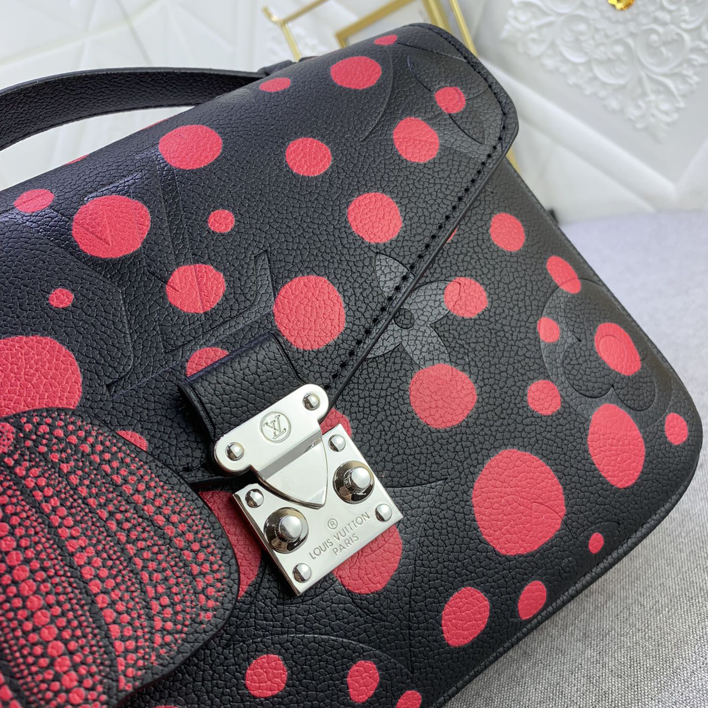 LV Designer Bagss Luxury Bag Classic Handbag Both The Chain And Adjustable Leather Shoulder Strap Can Be Disassembled The Canvas Surface Iconic Polka Dots Of Women Fashion Bag High Quality Leather Bag