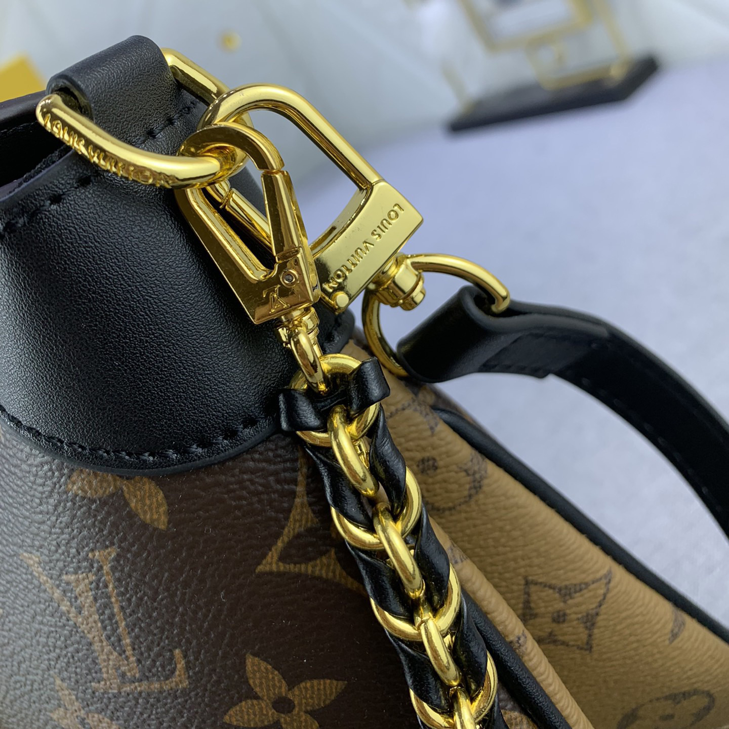 LV Designer Bag Shoulder Bag Luxury Bag Adjustable Shoulder Straps For Easy Shoulder Or Crossbody Crossbody Designer Bag Ladies Casual Handbag Chain Ladies Moon Package Half Circle Package Arc Package Pea Package Mini Bag