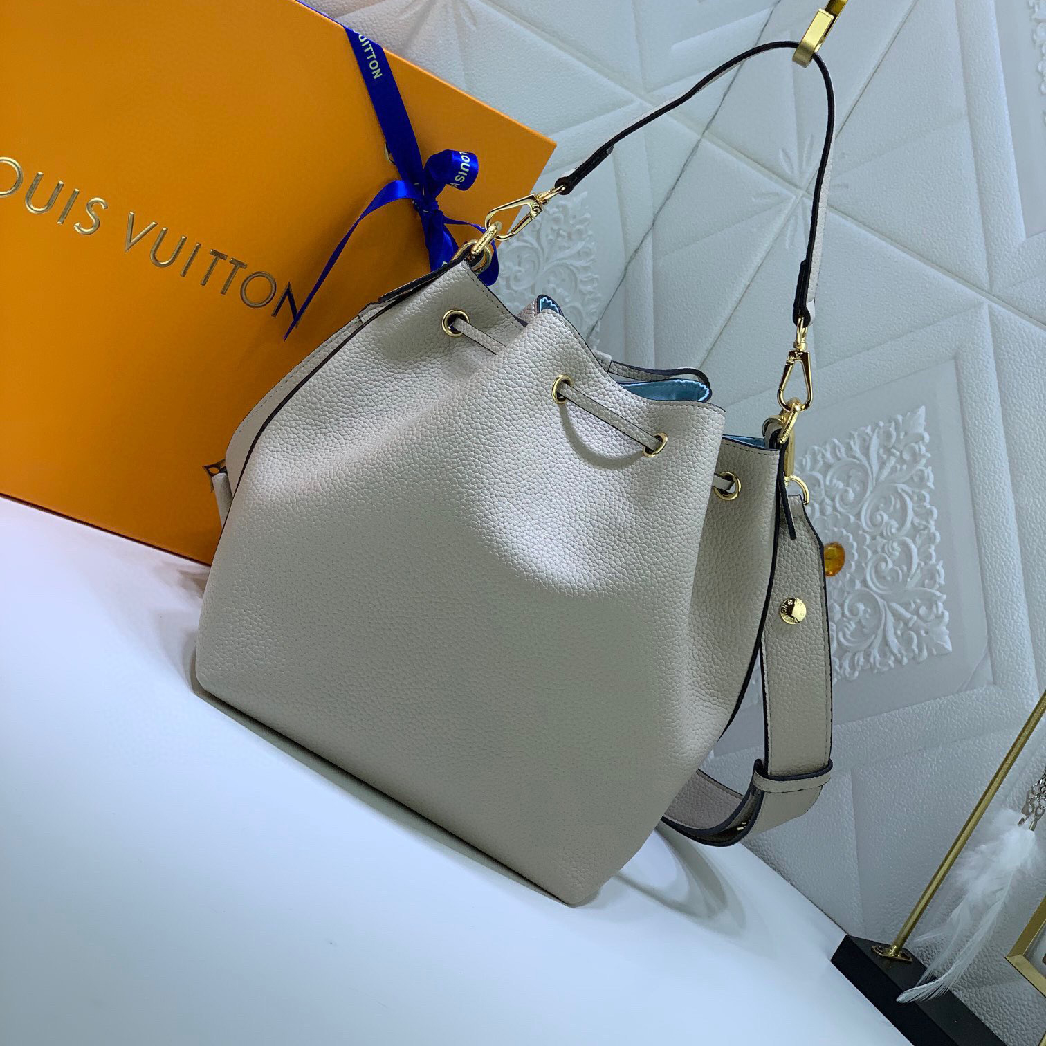 LV High Qualitys Women Handbag Equipped With Detachable And Adjustable Braided Leather Chain Strap For Easy Shoulder Or Crossbody Carrying Lady Clutch Shoulder Tote Female Purse Wallet Hand Bag